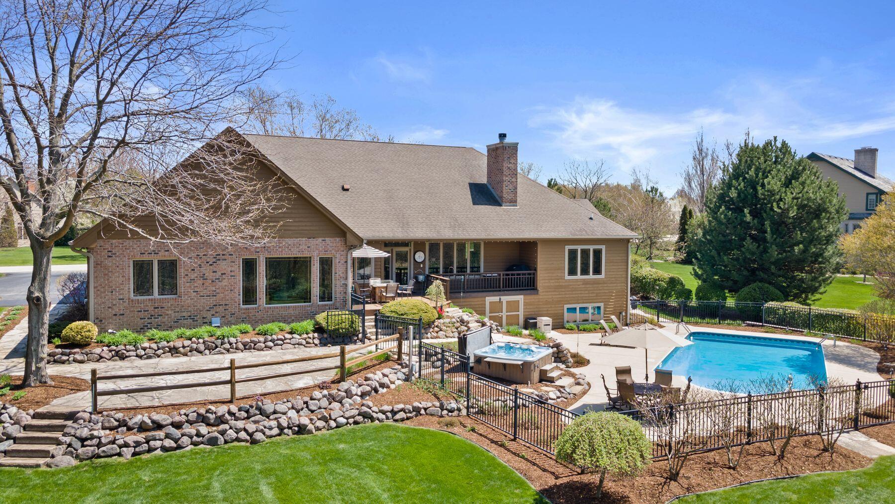 5122 Alexander Dr