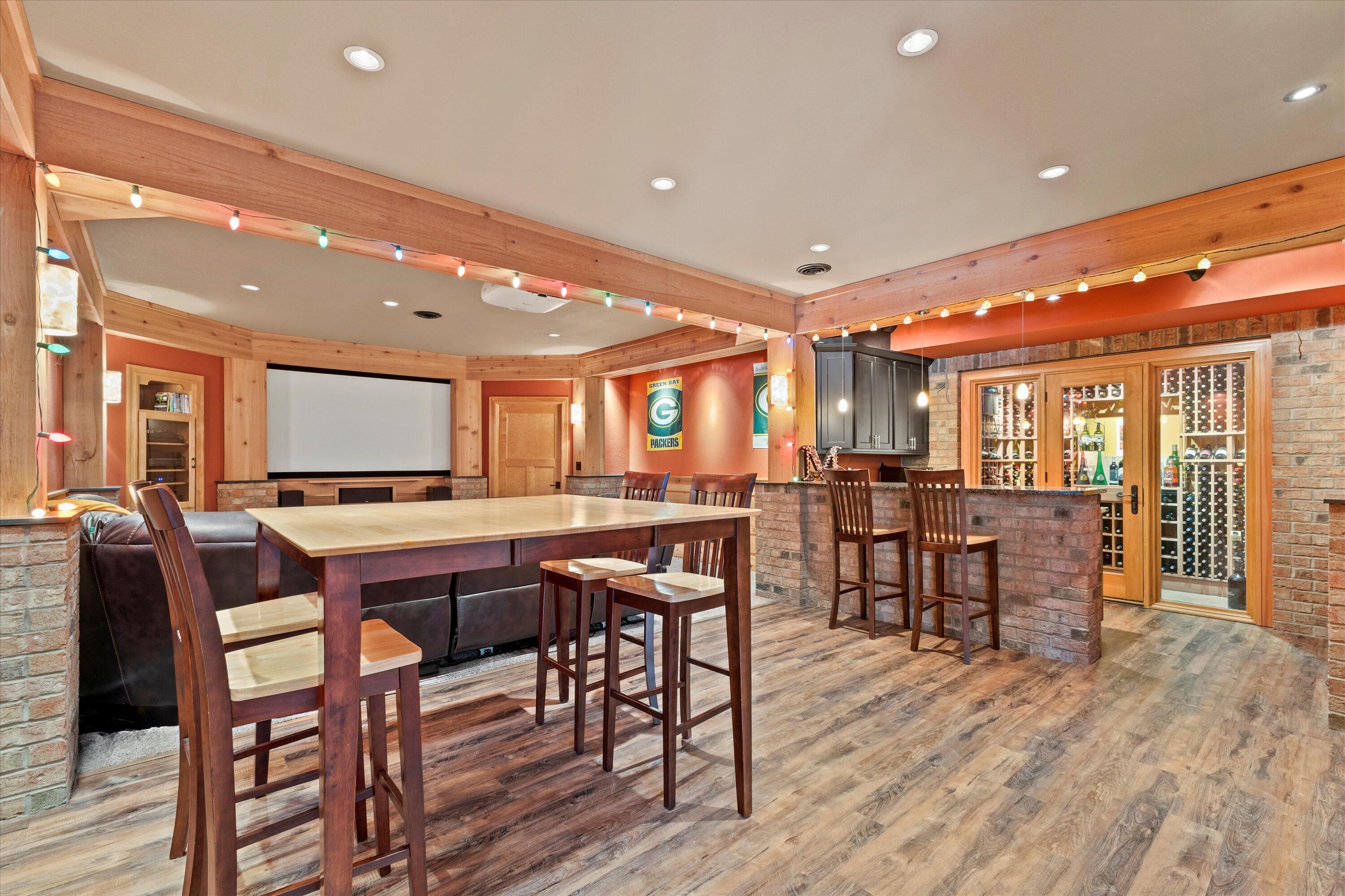 5122 Alexander Dr