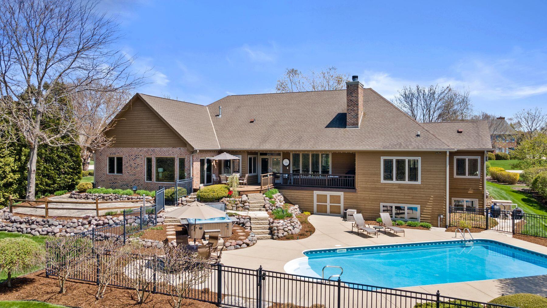 5122 Alexander Dr