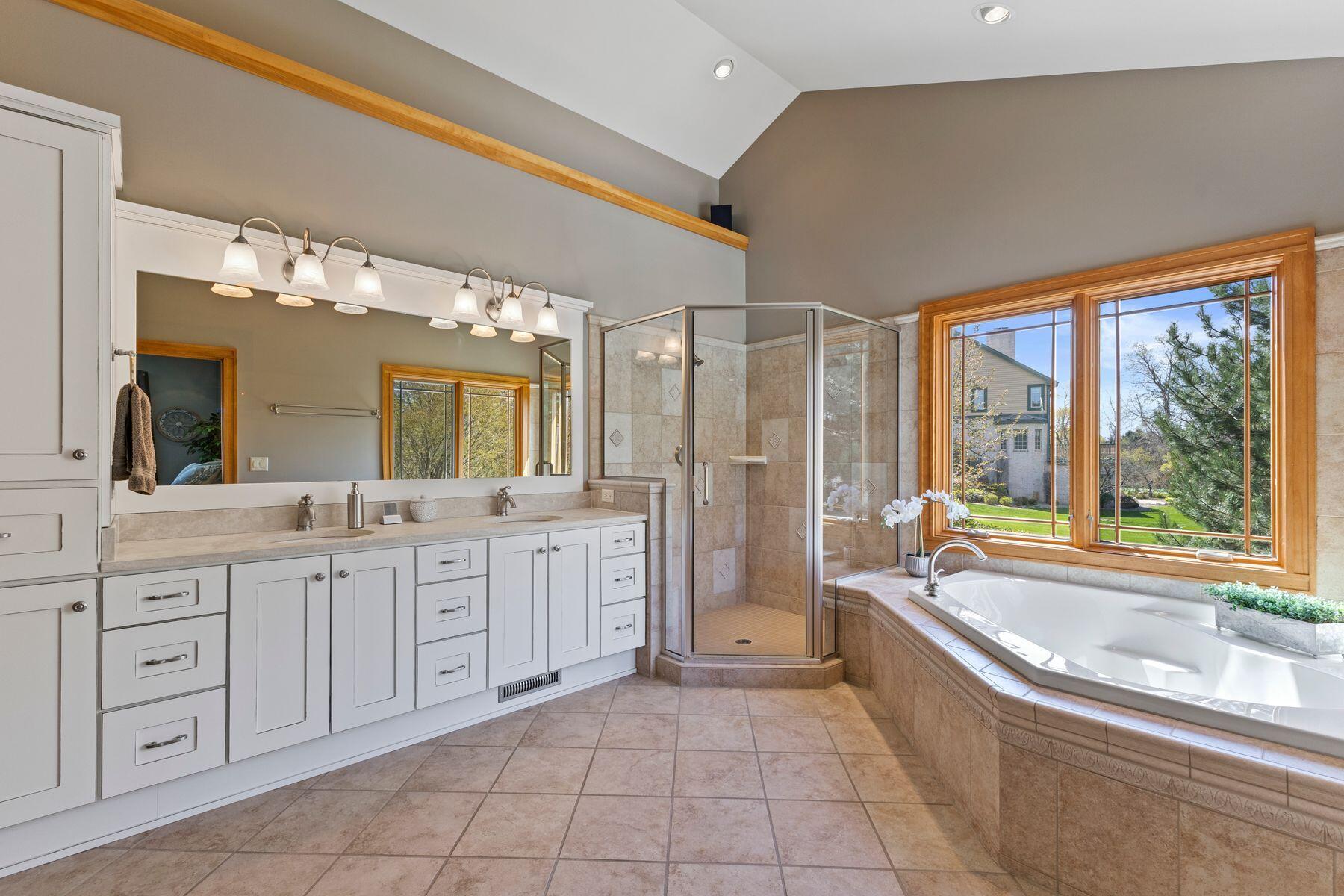 5122 Alexander Dr