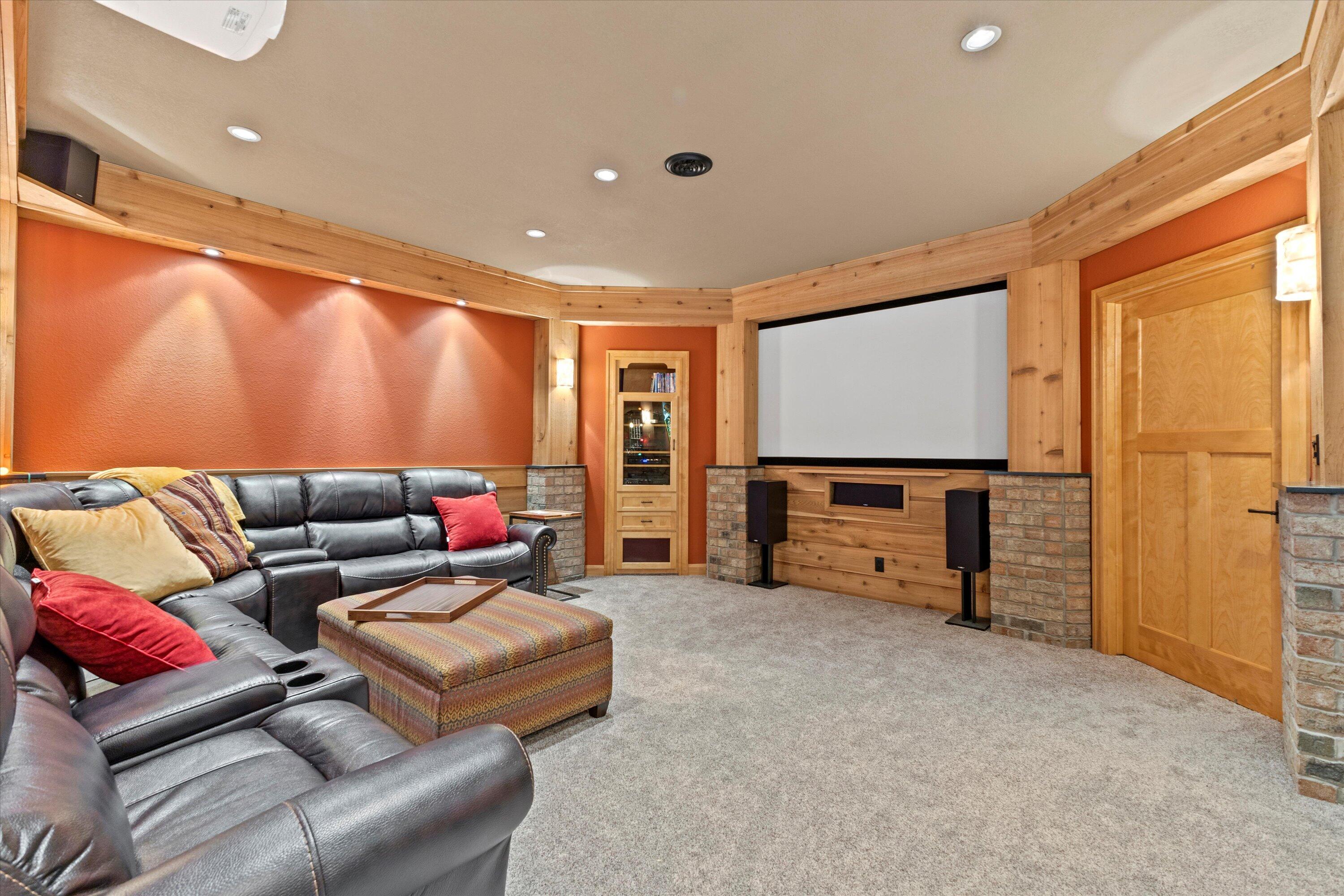 5122 Alexander Dr