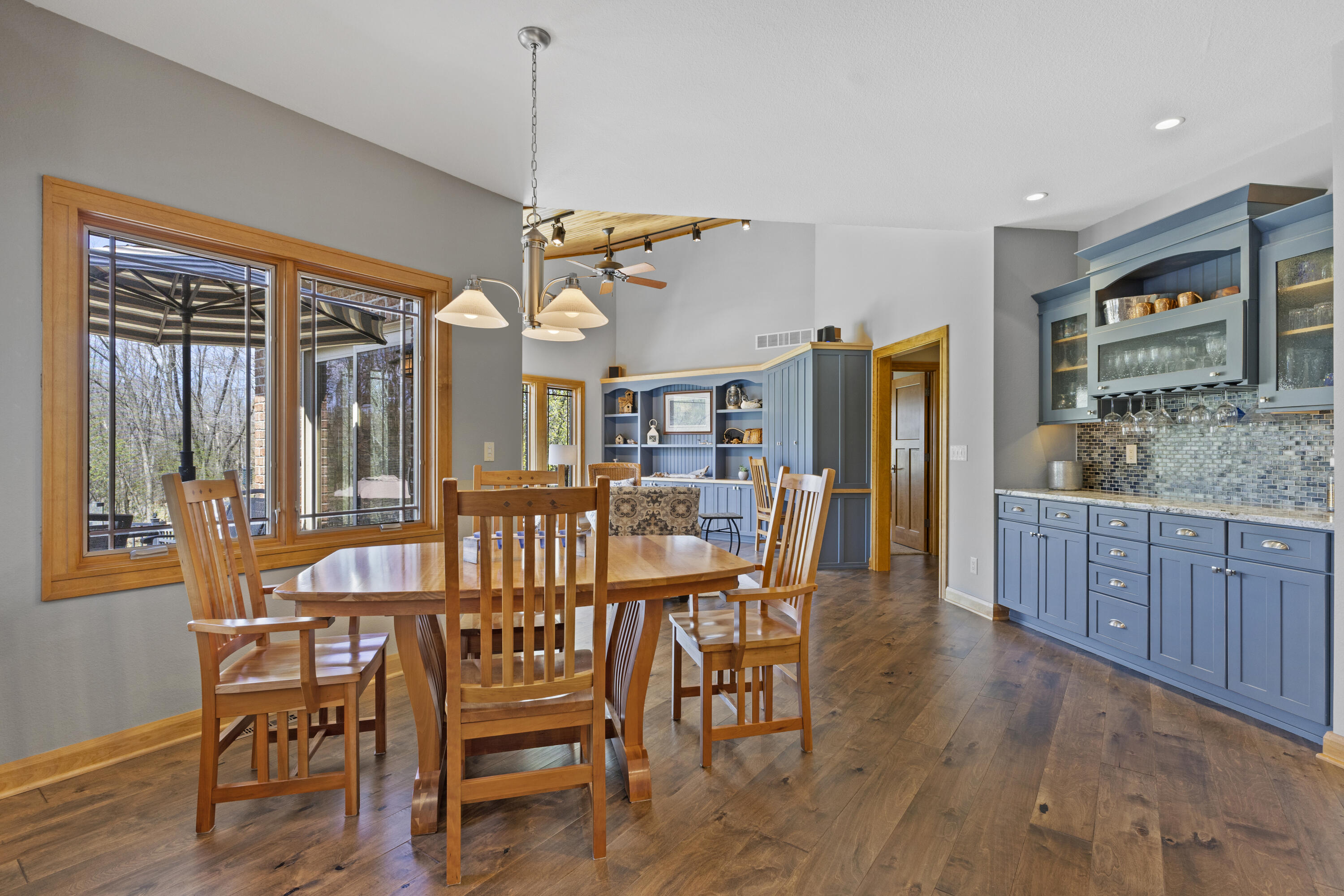 5122 Alexander Dr