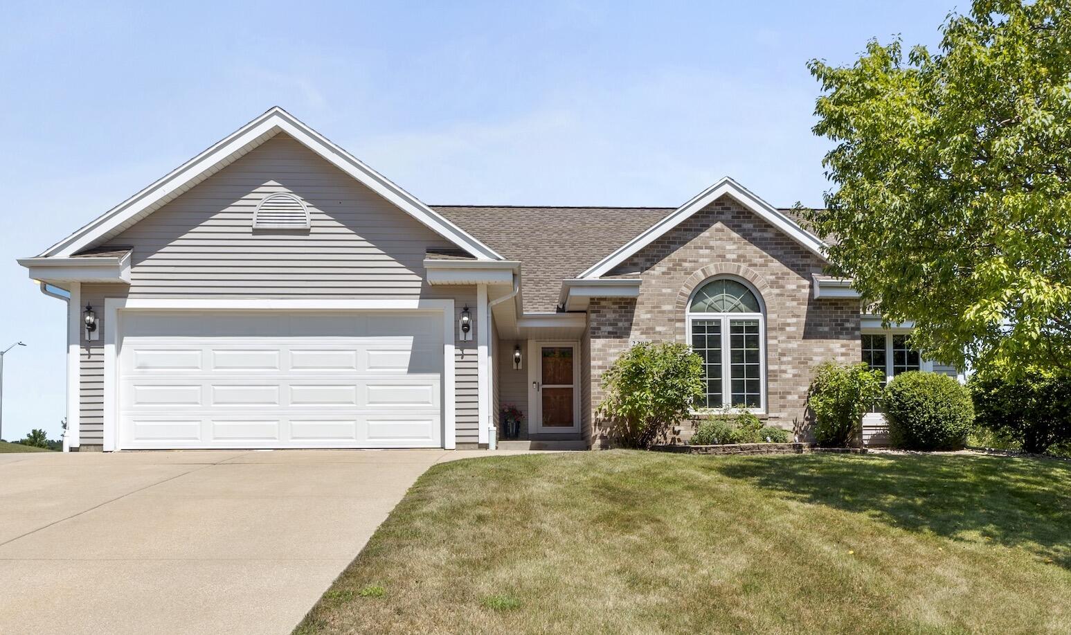 2300 E Cody Ct