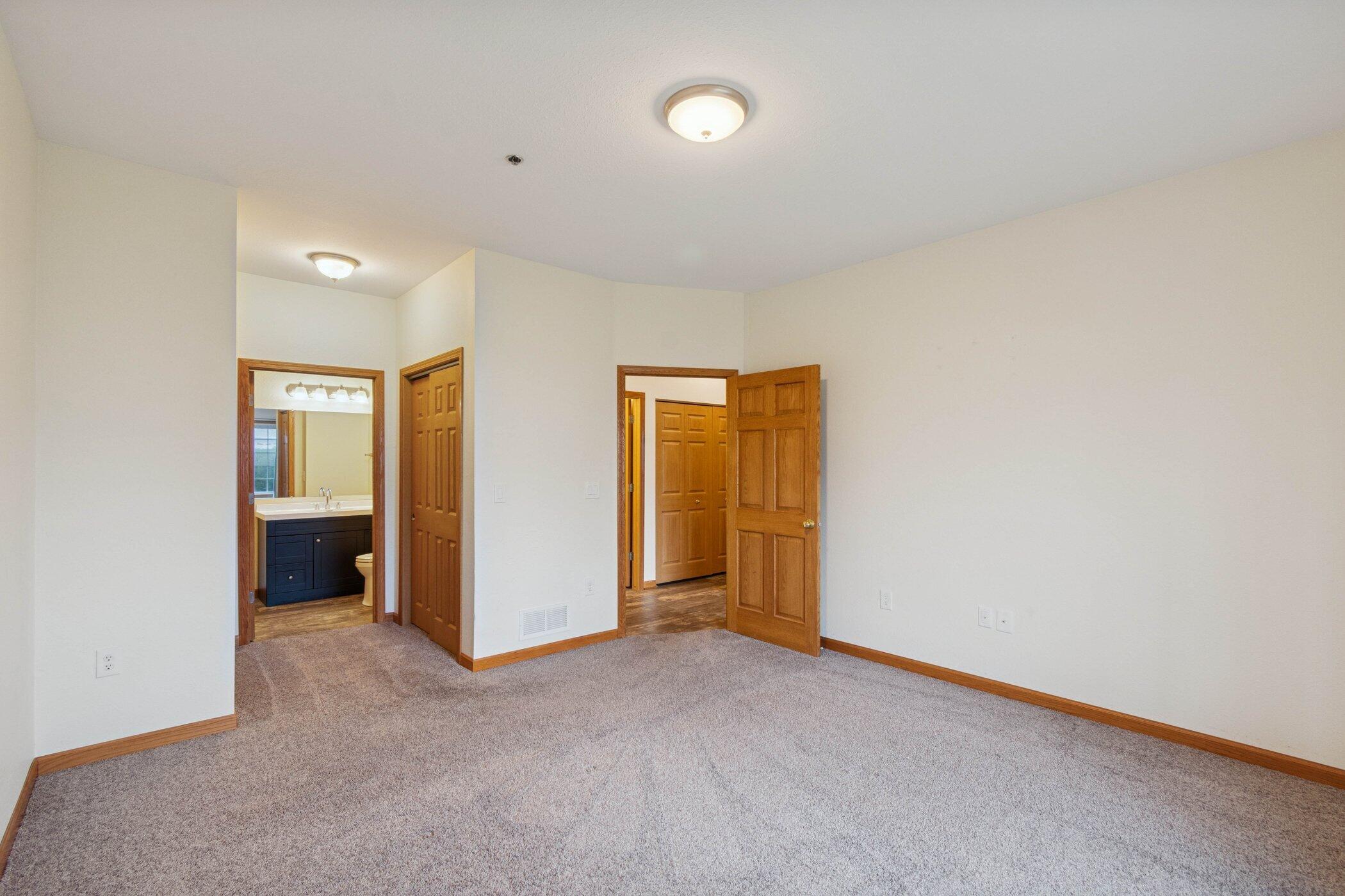 6961 S Rolling Meadows Ct