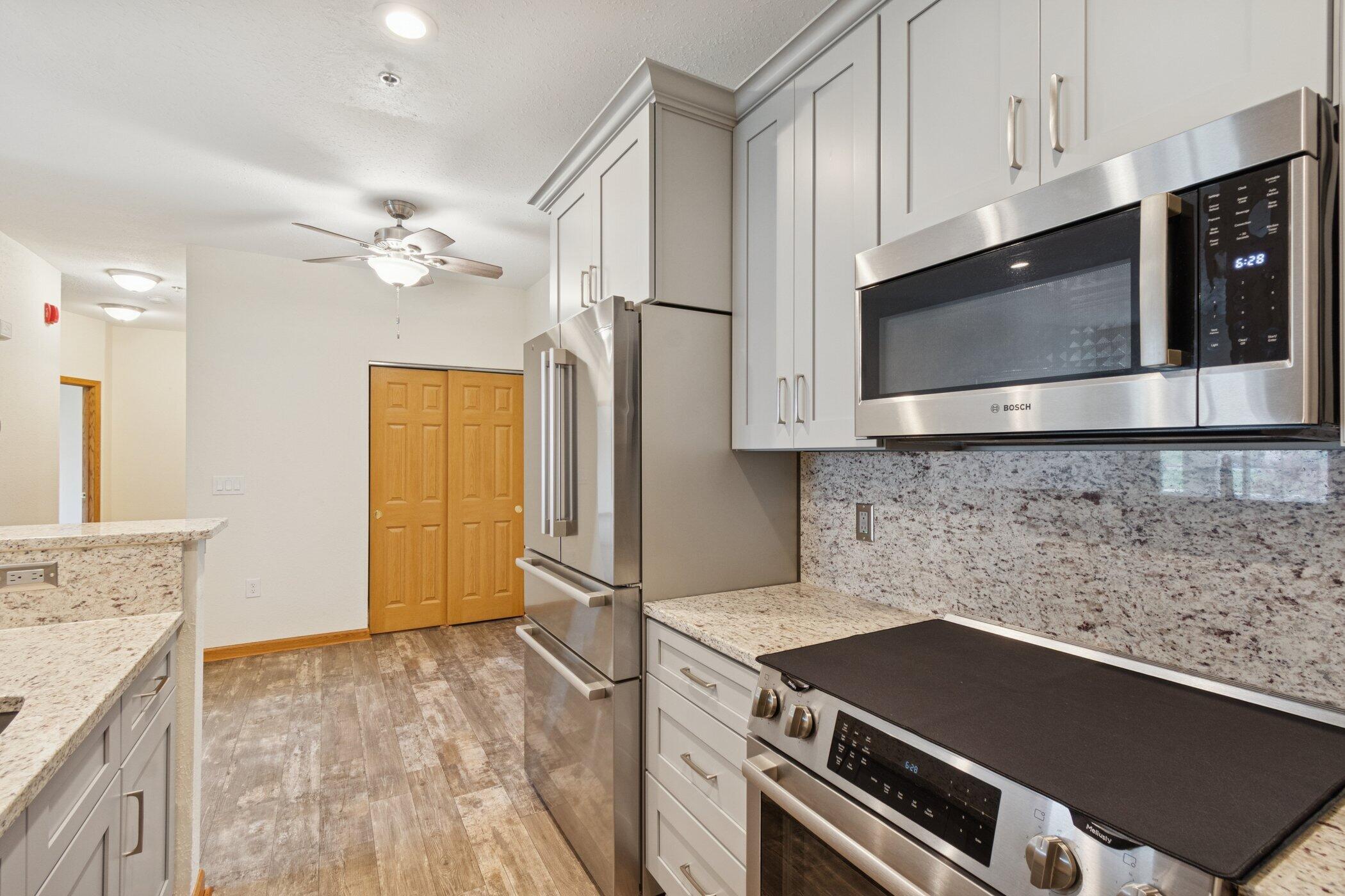 6961 S Rolling Meadows Ct