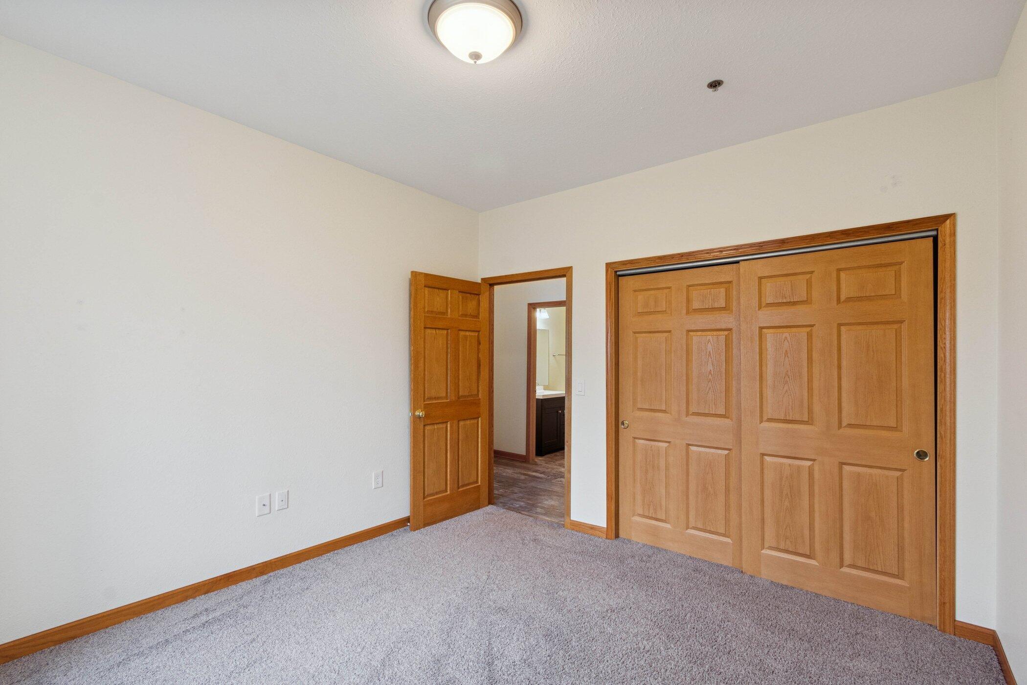 6961 S Rolling Meadows Ct