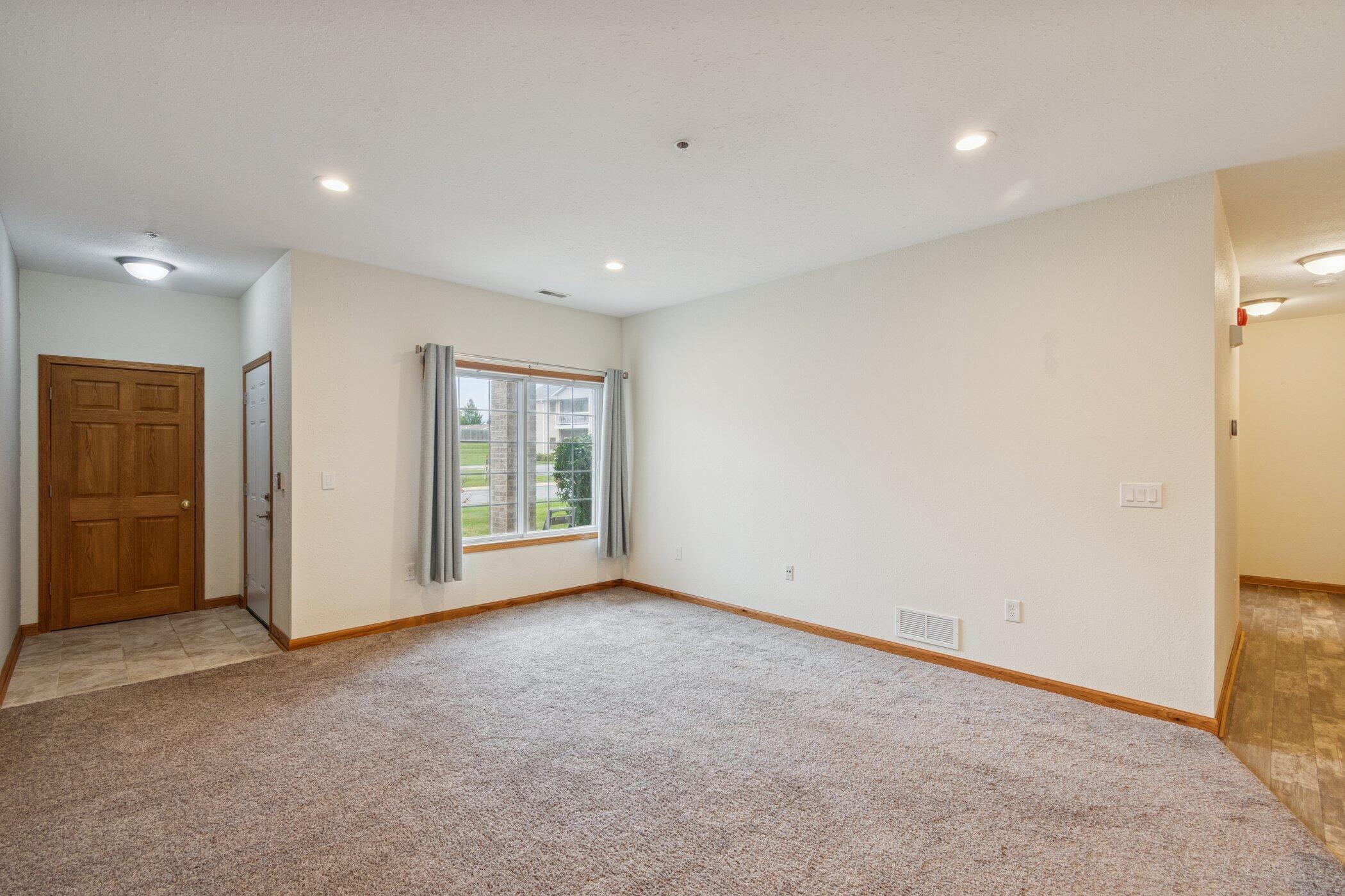 6961 S Rolling Meadows Ct