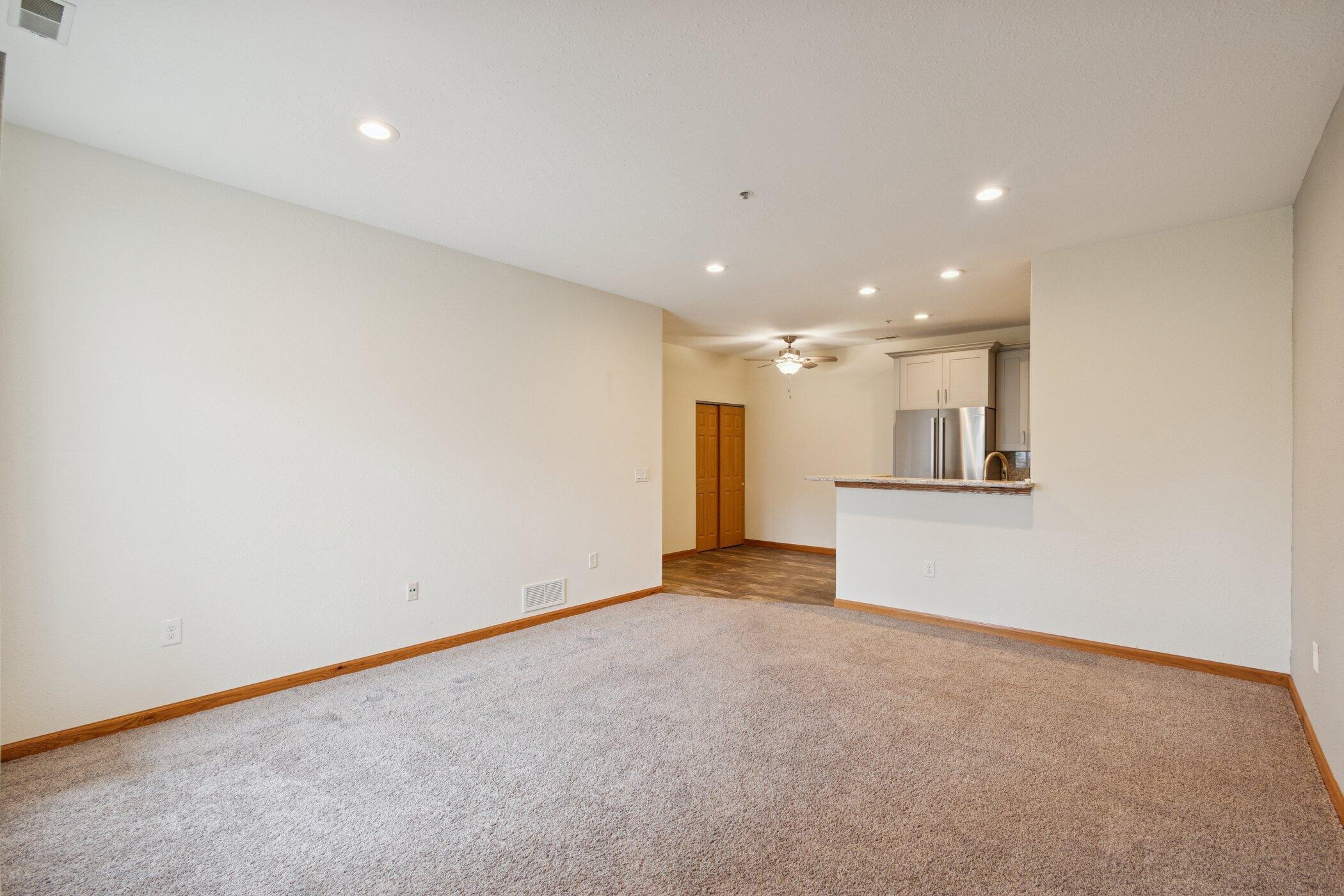 6961 S Rolling Meadows Ct