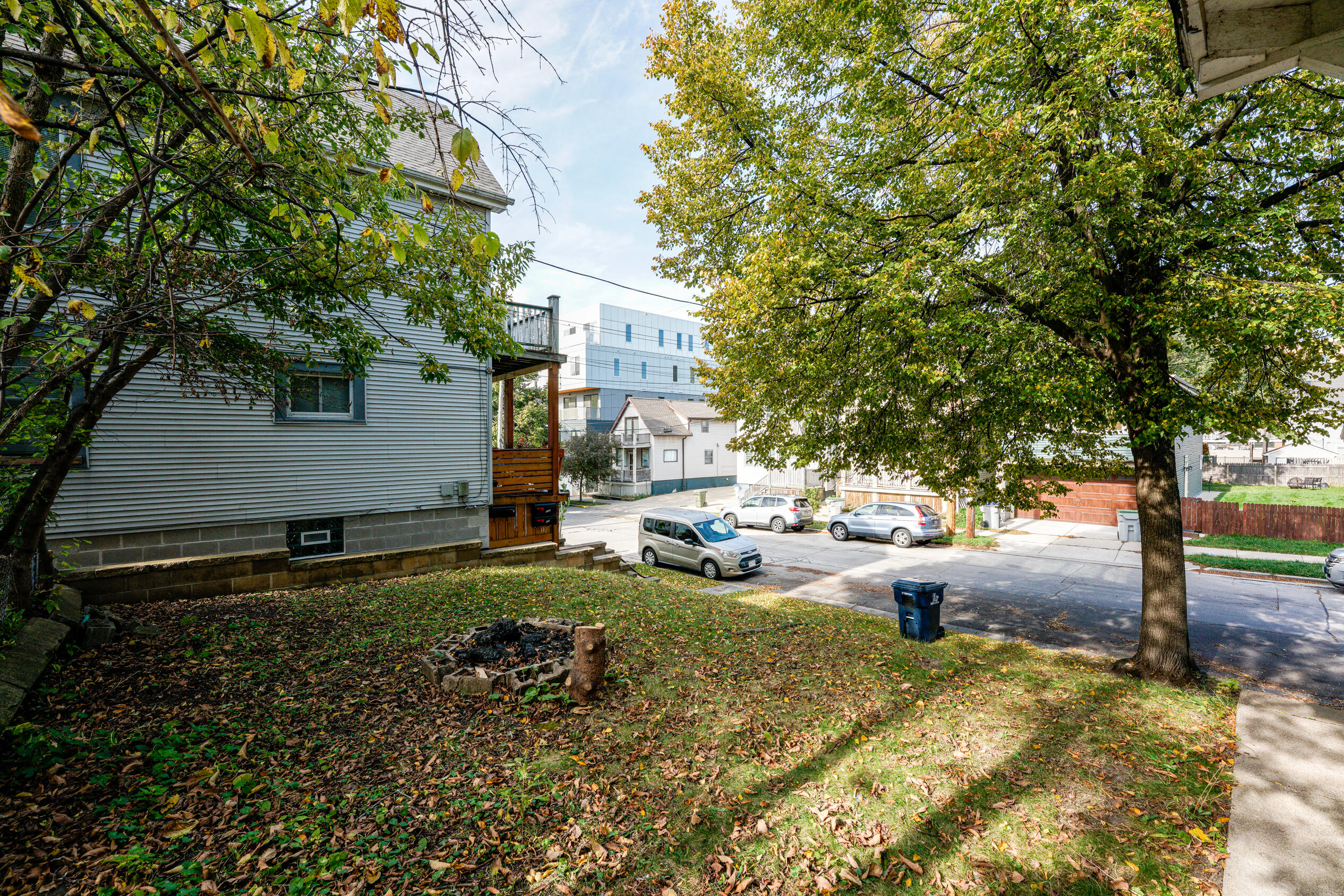 1825 N Astor St