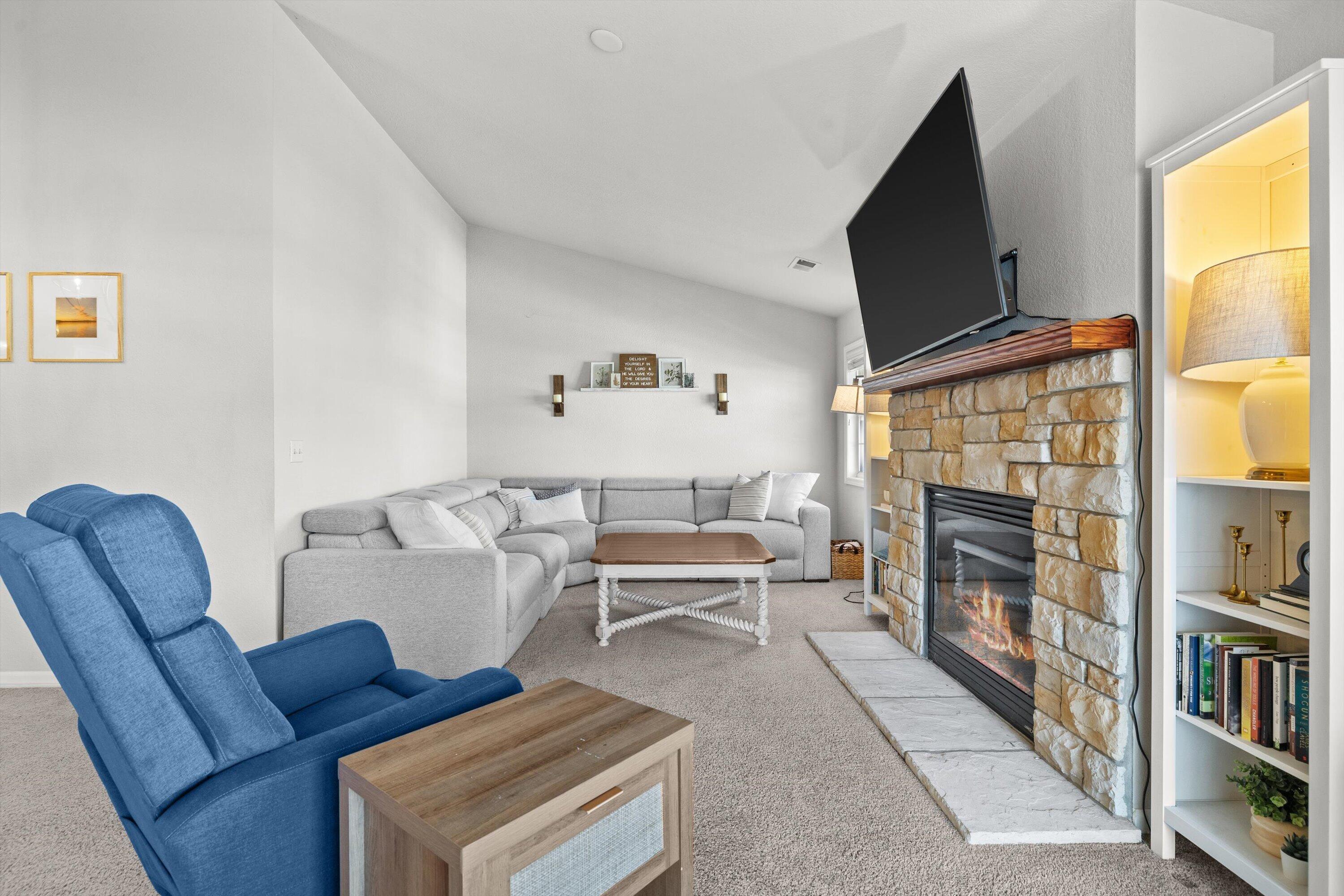 1723 State St Unit: E43
