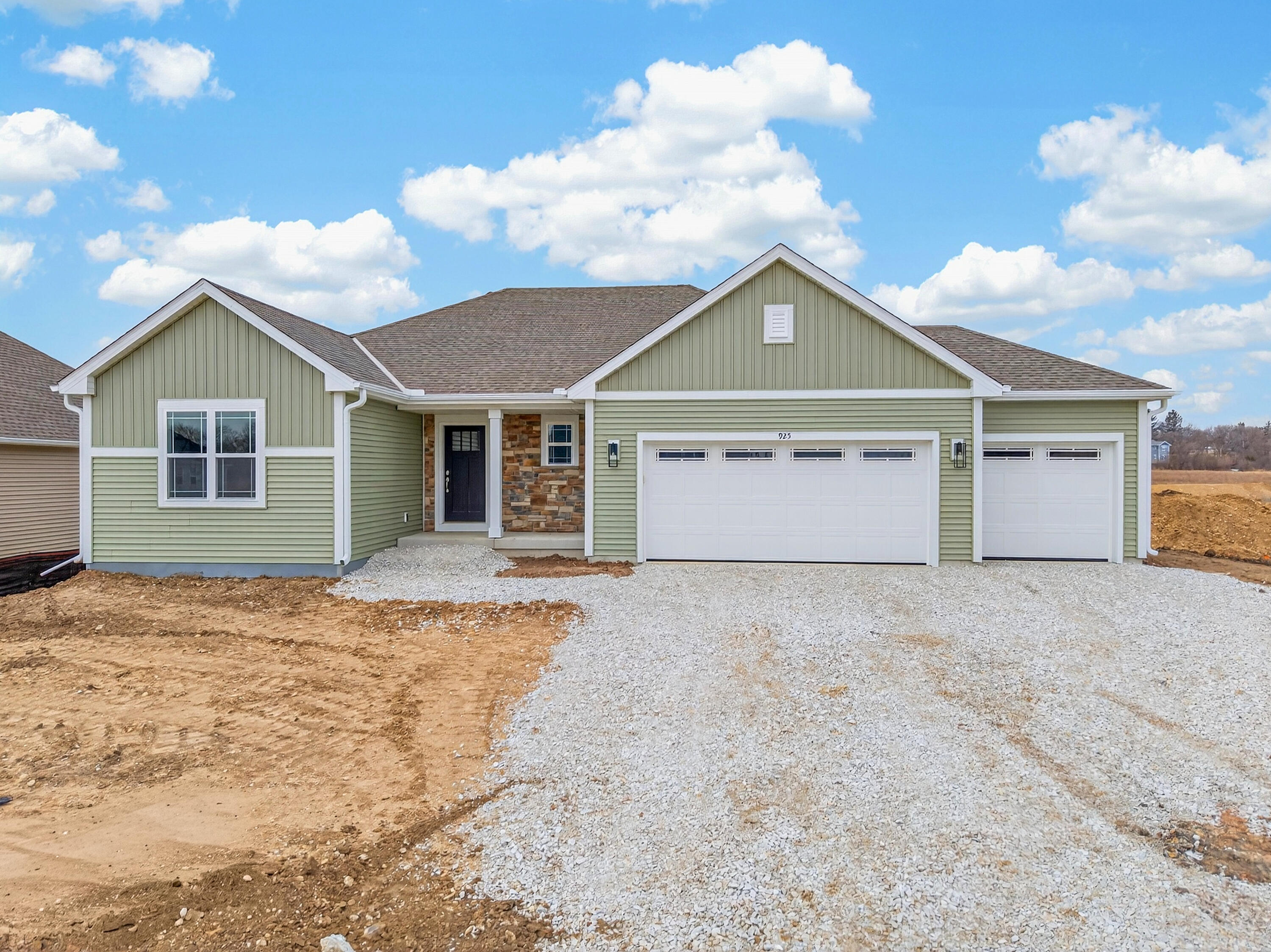 925 Cardinal Ln