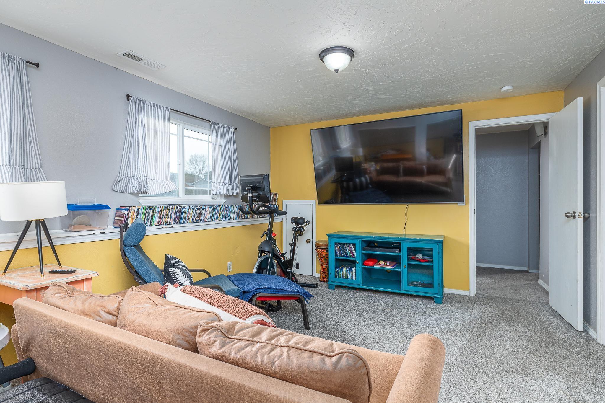 1124 W Park Hills Dr.