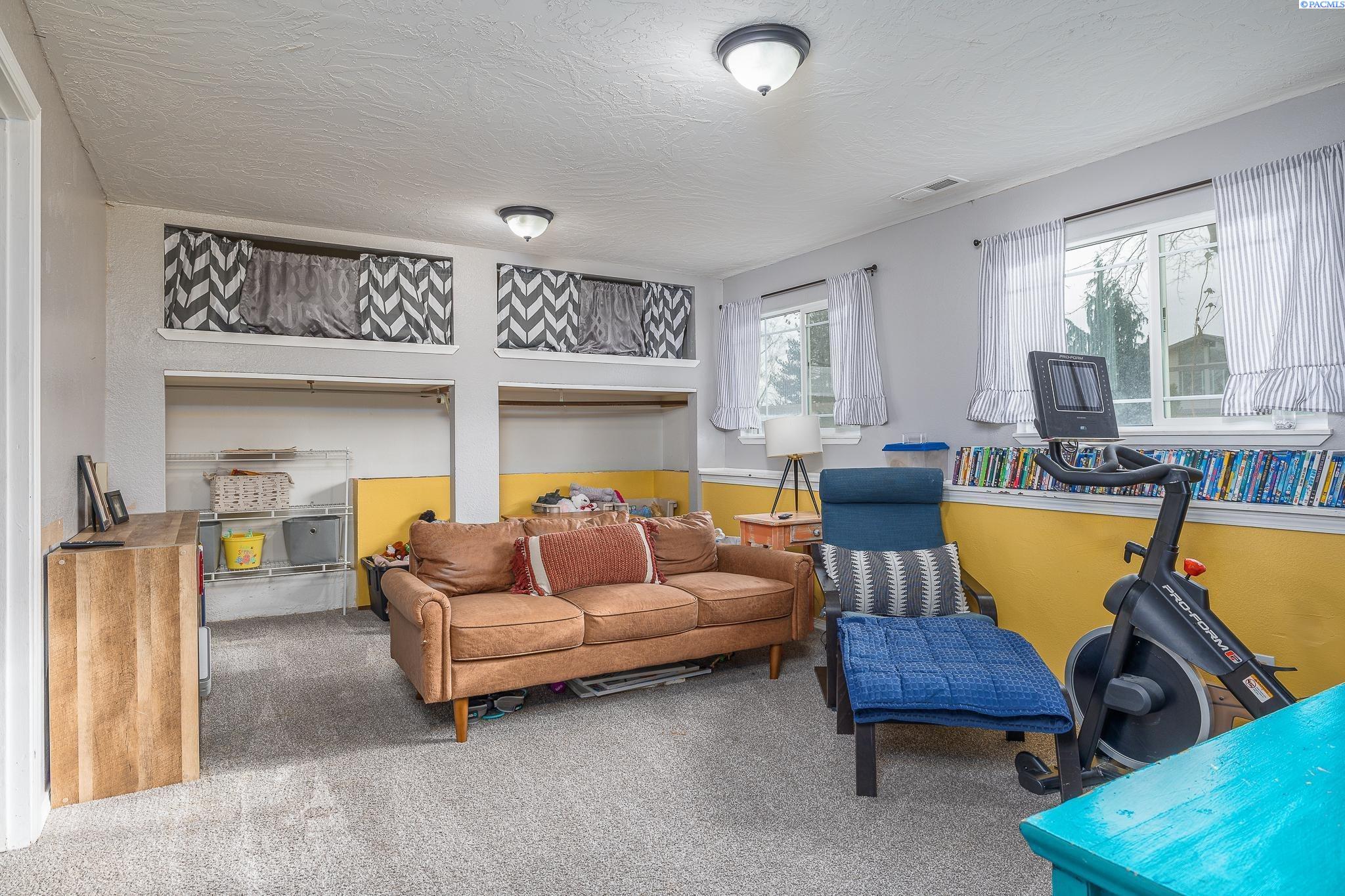 1124 W Park Hills Dr.