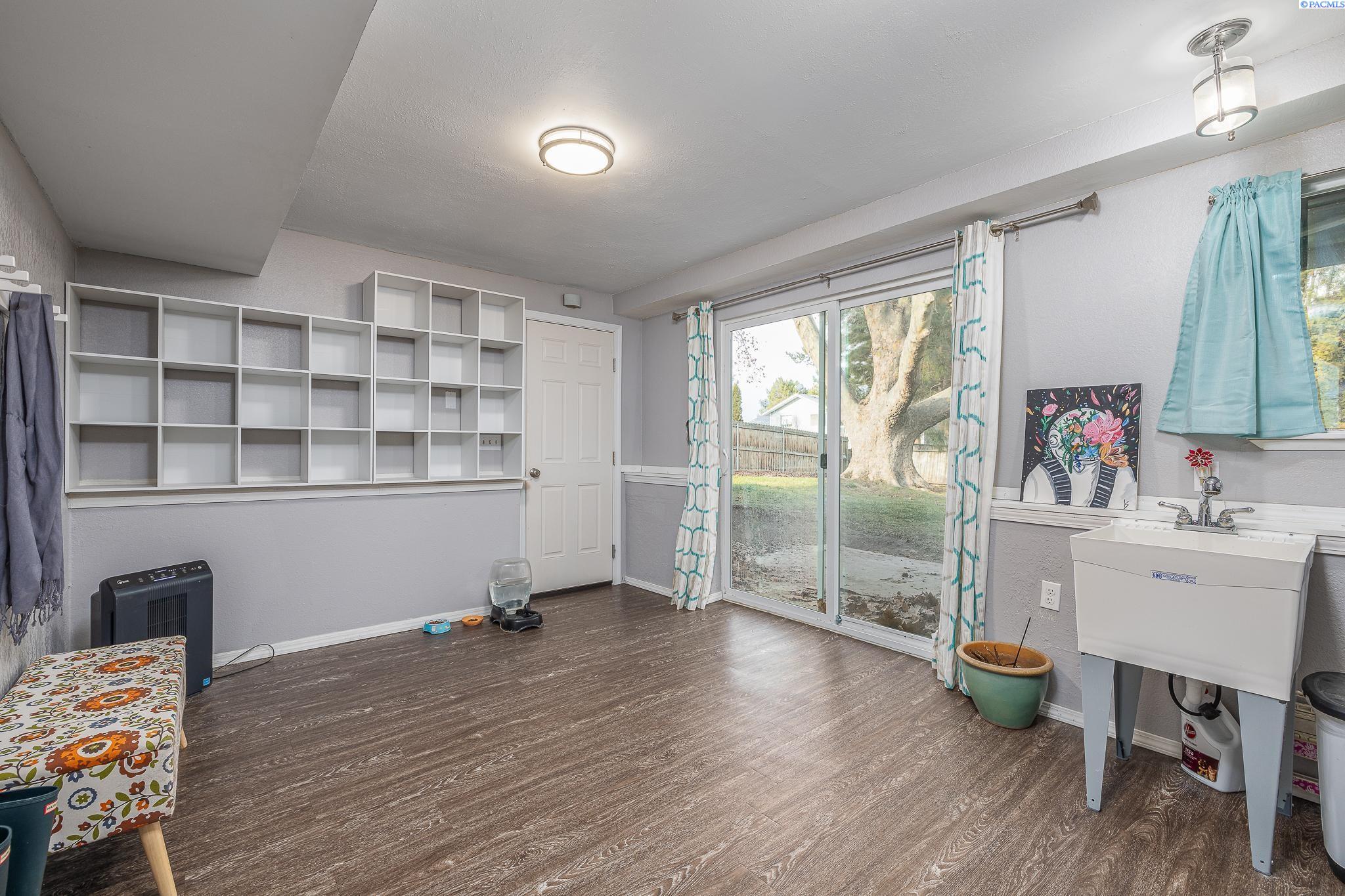 1124 W Park Hills Dr.