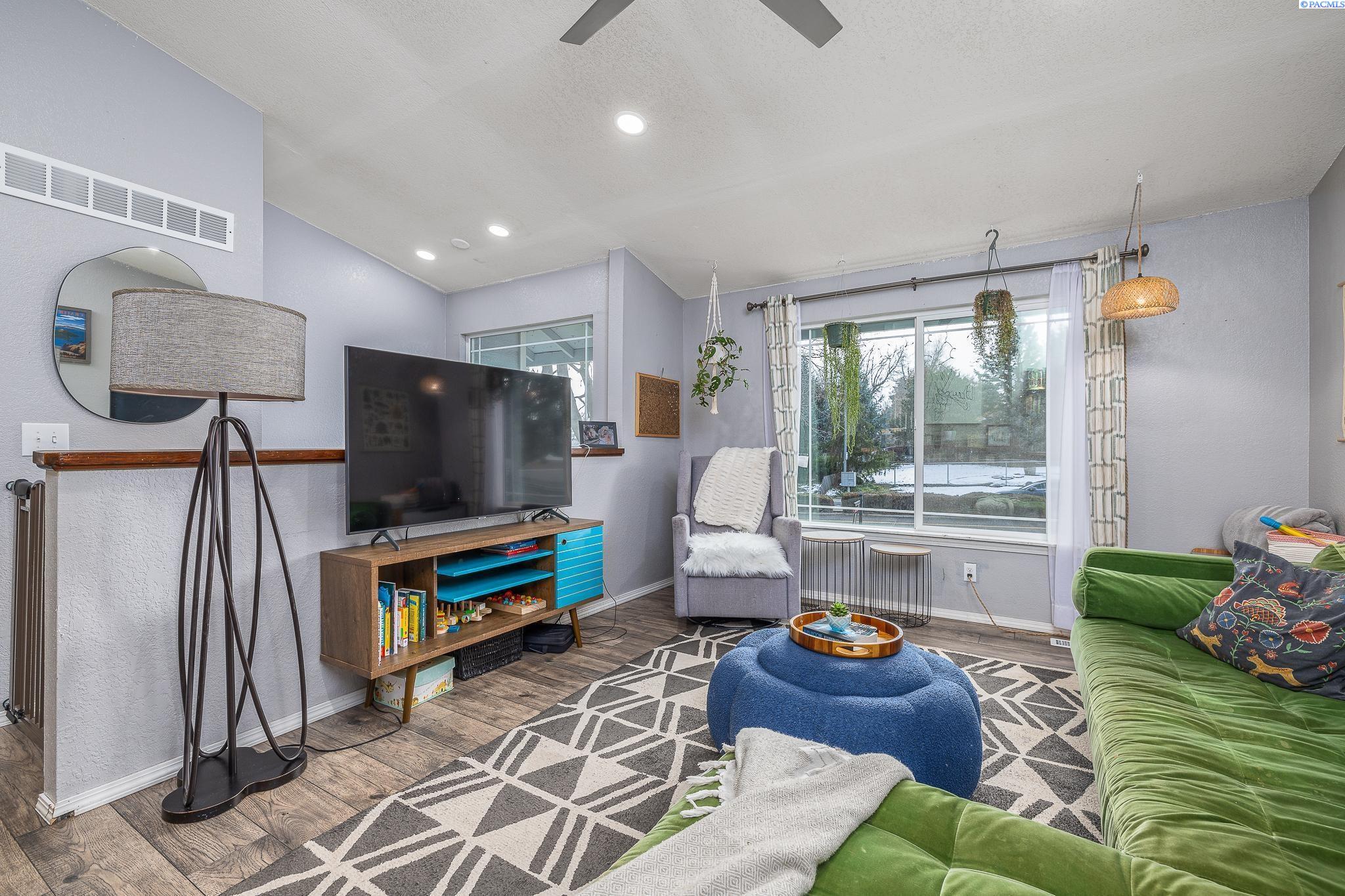 1124 W Park Hills Dr.