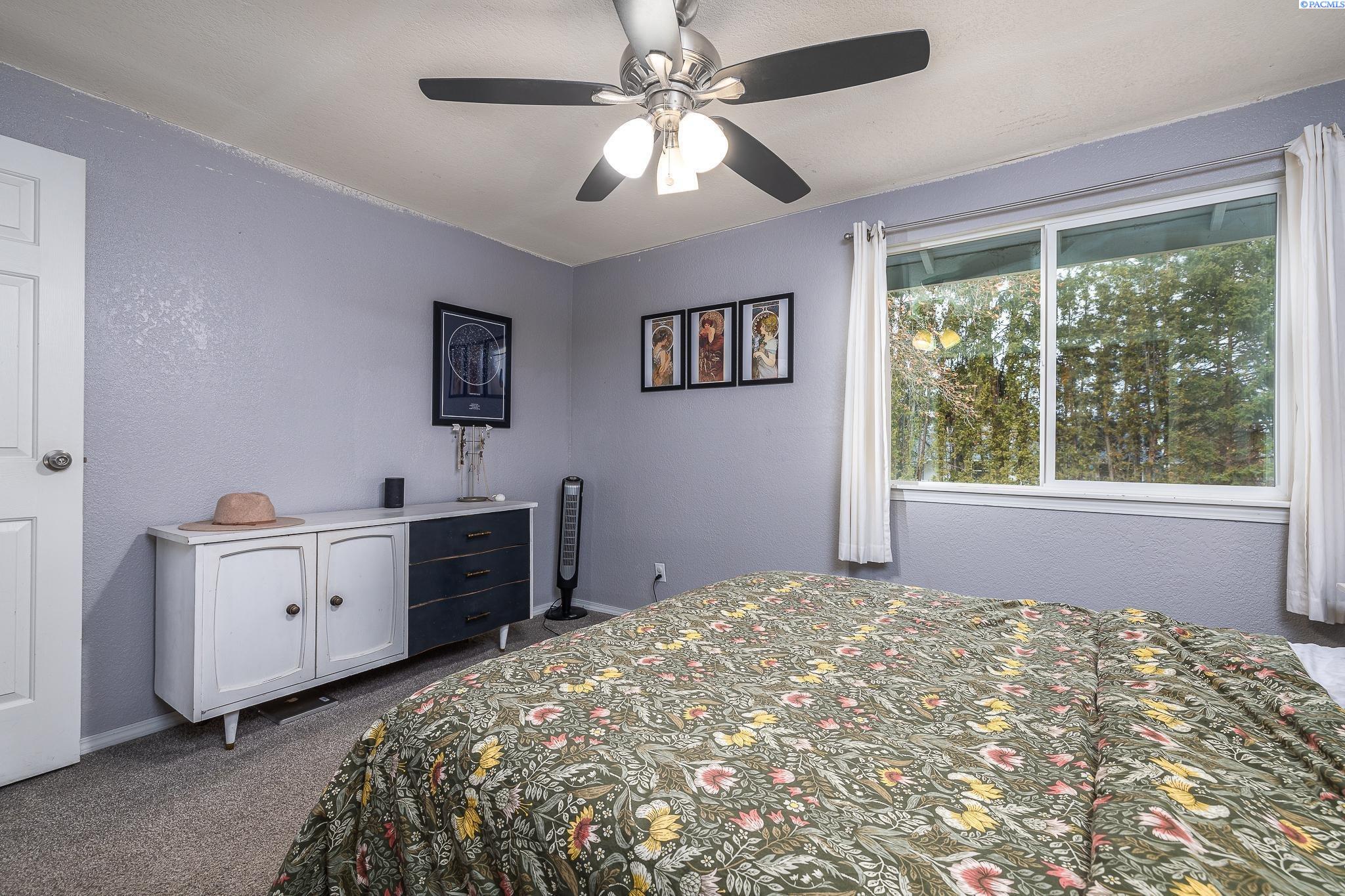 1124 W Park Hills Dr.