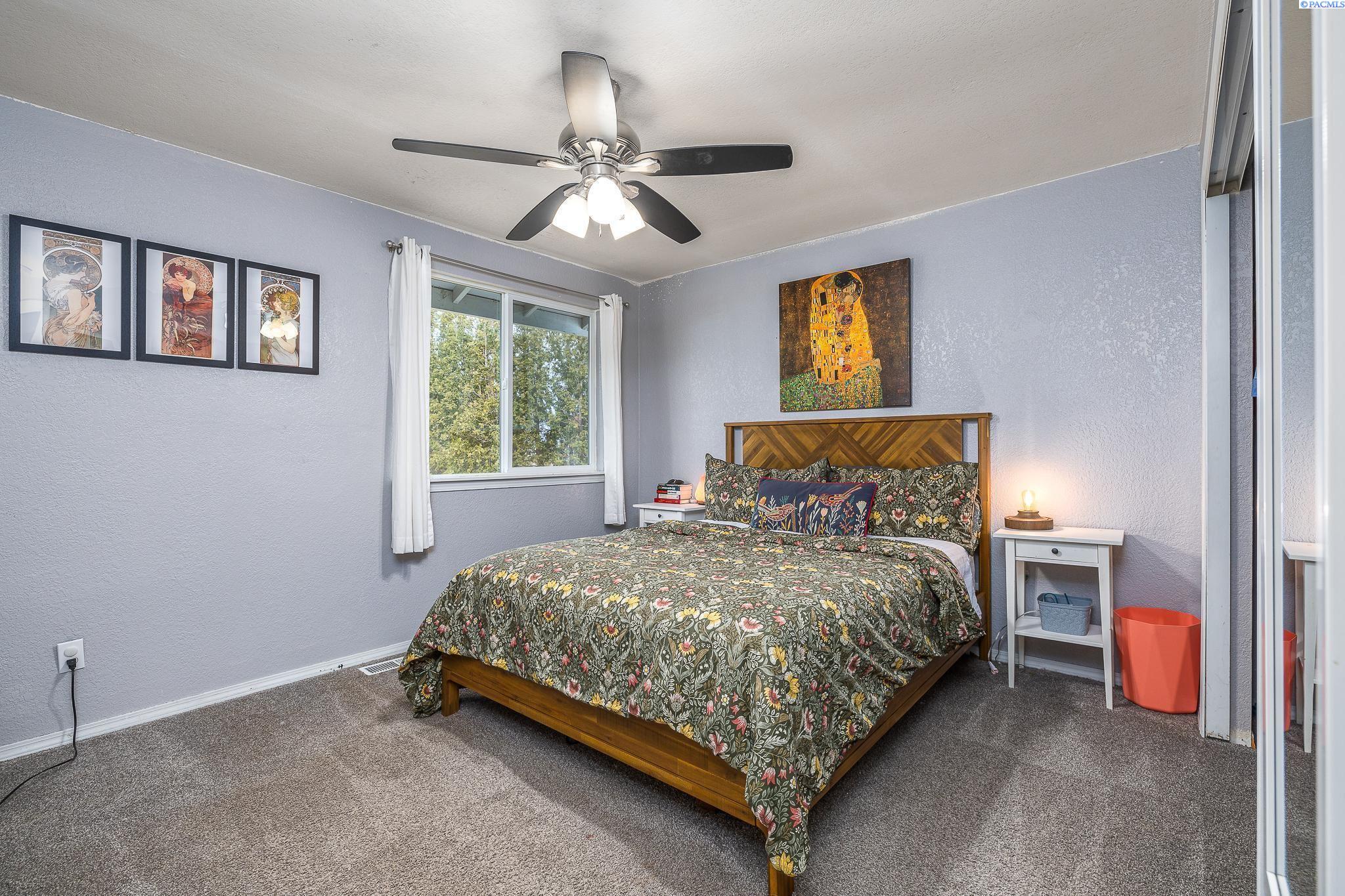 1124 W Park Hills Dr.