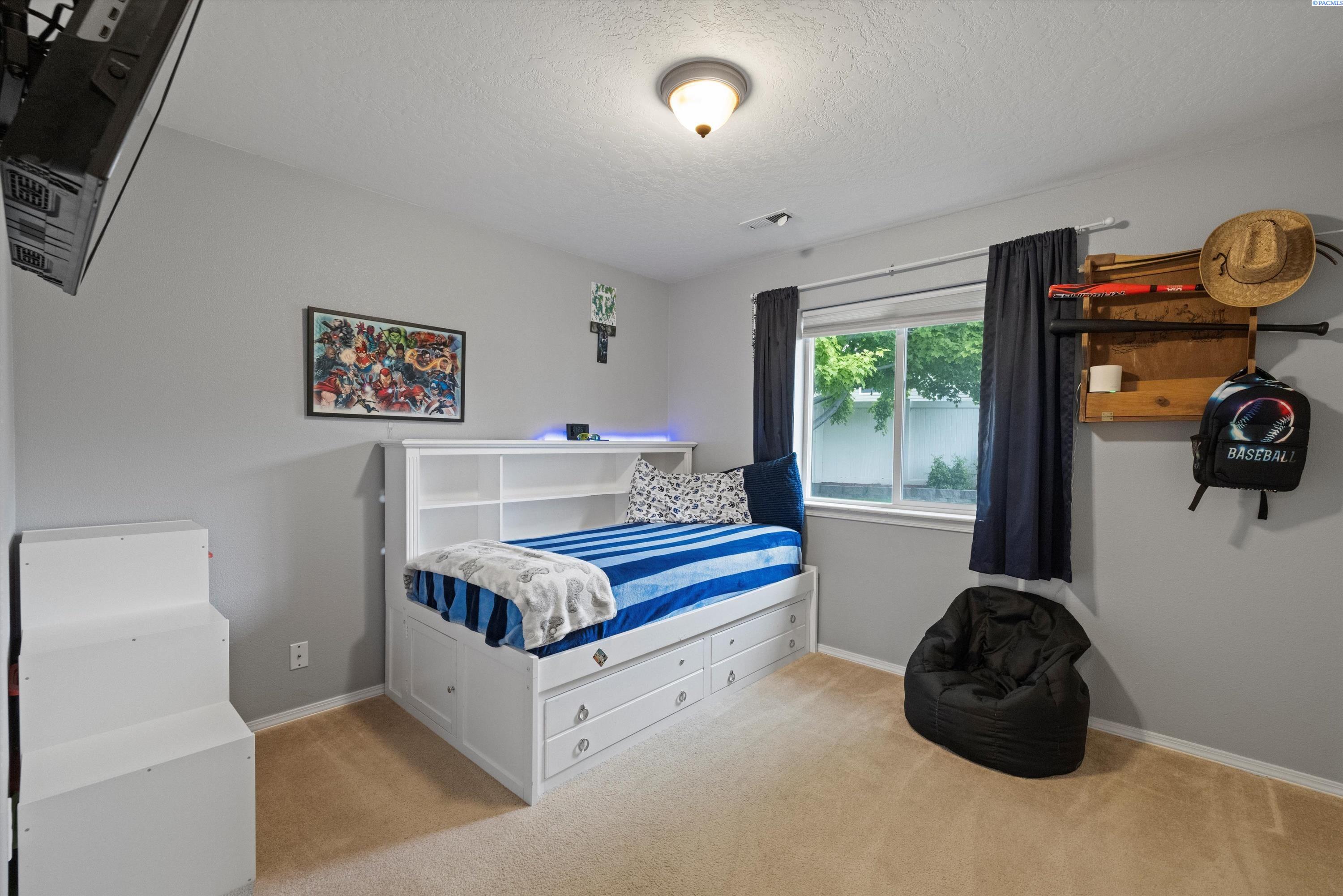 5607 Tieton Ln