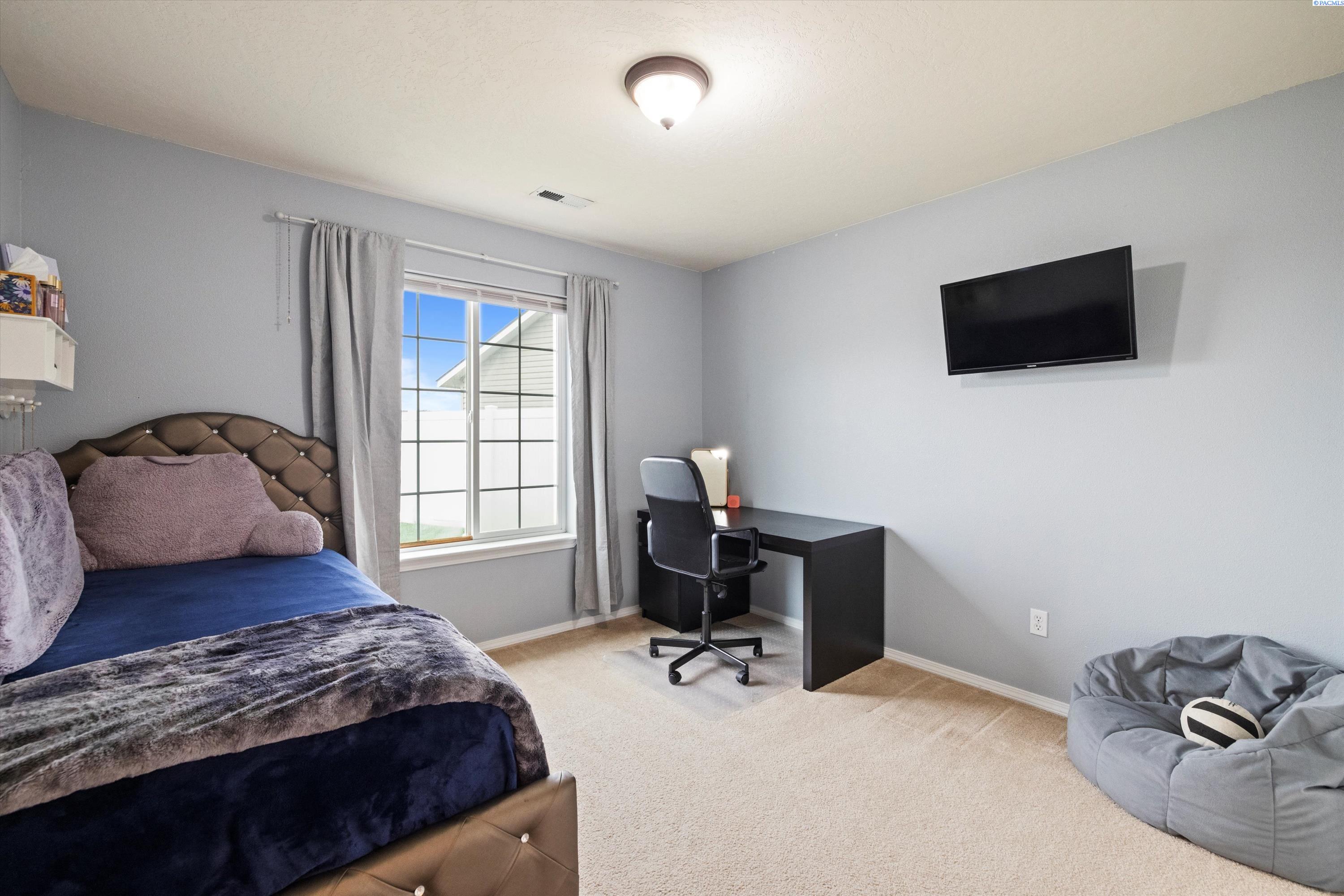 5607 Tieton Ln