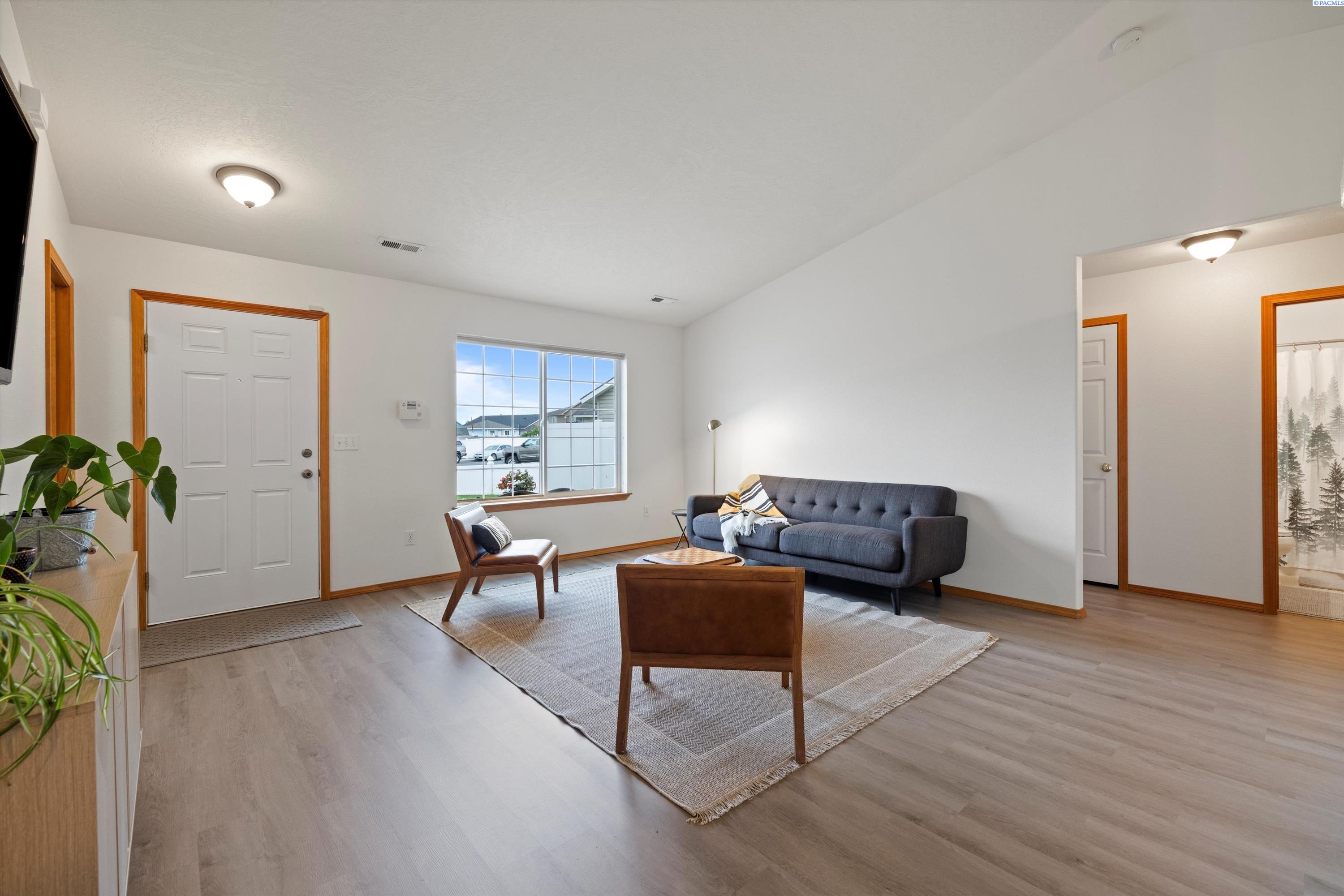 5607 Tieton Ln