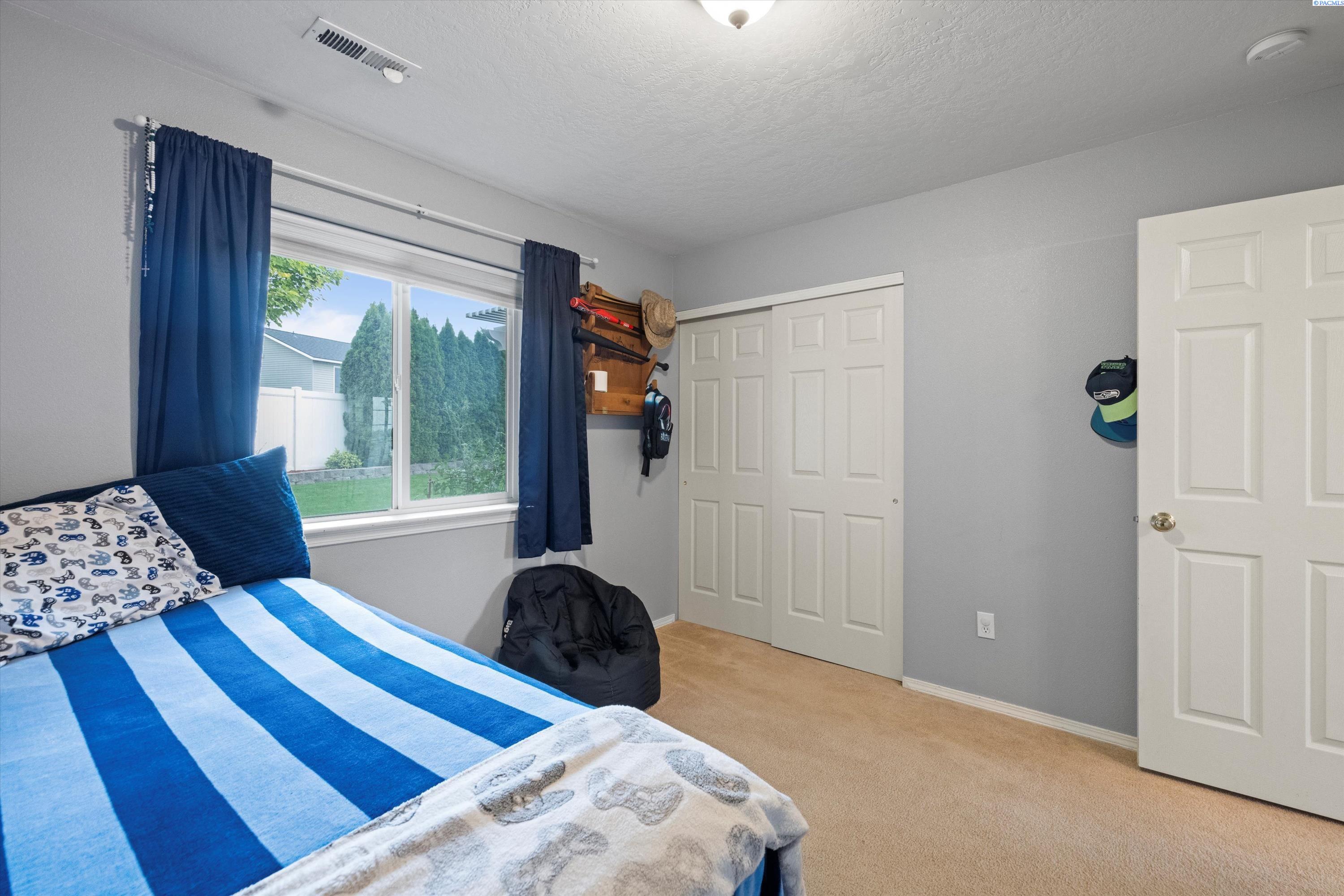 5607 Tieton Ln