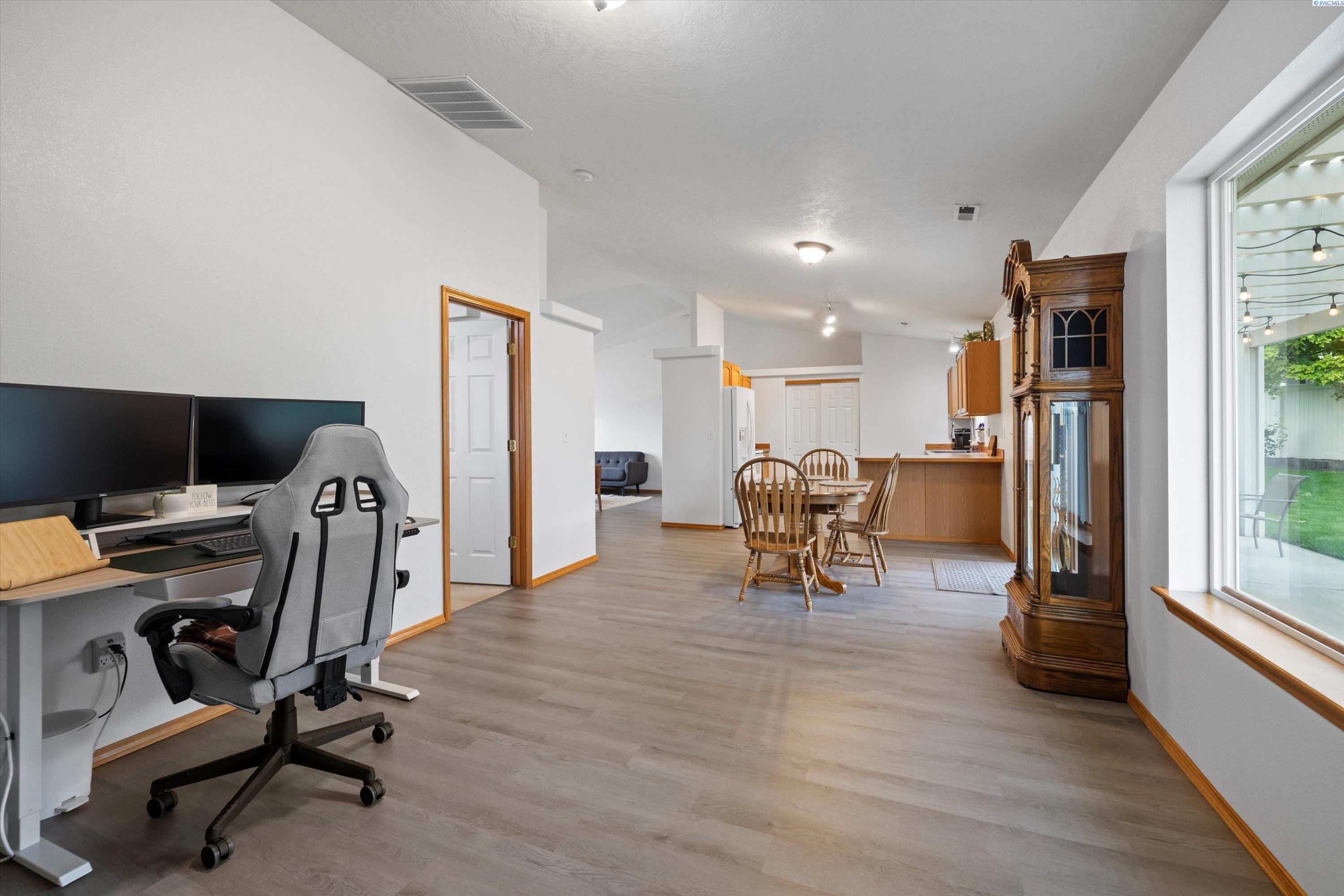 5607 Tieton Ln