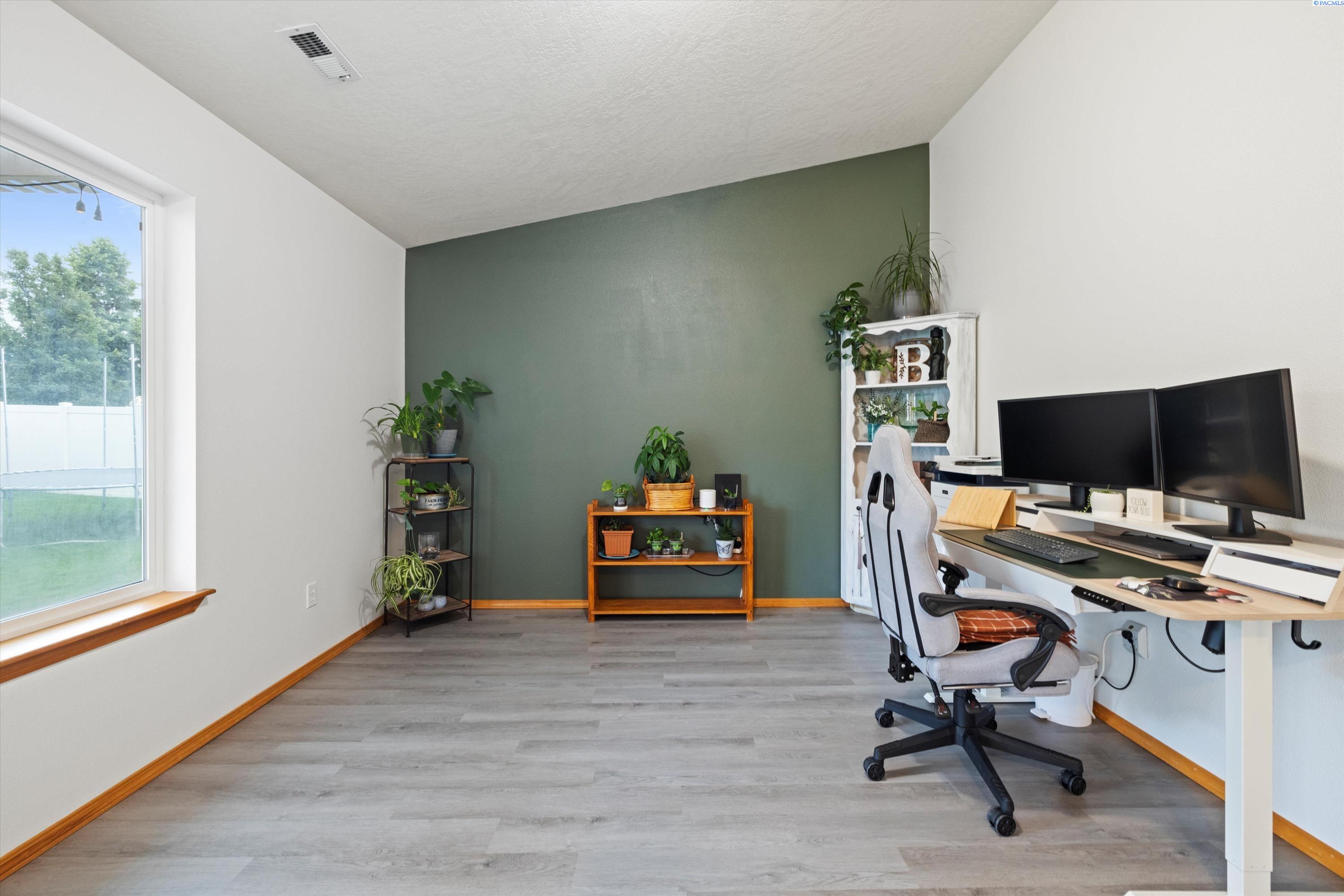 5607 Tieton Ln