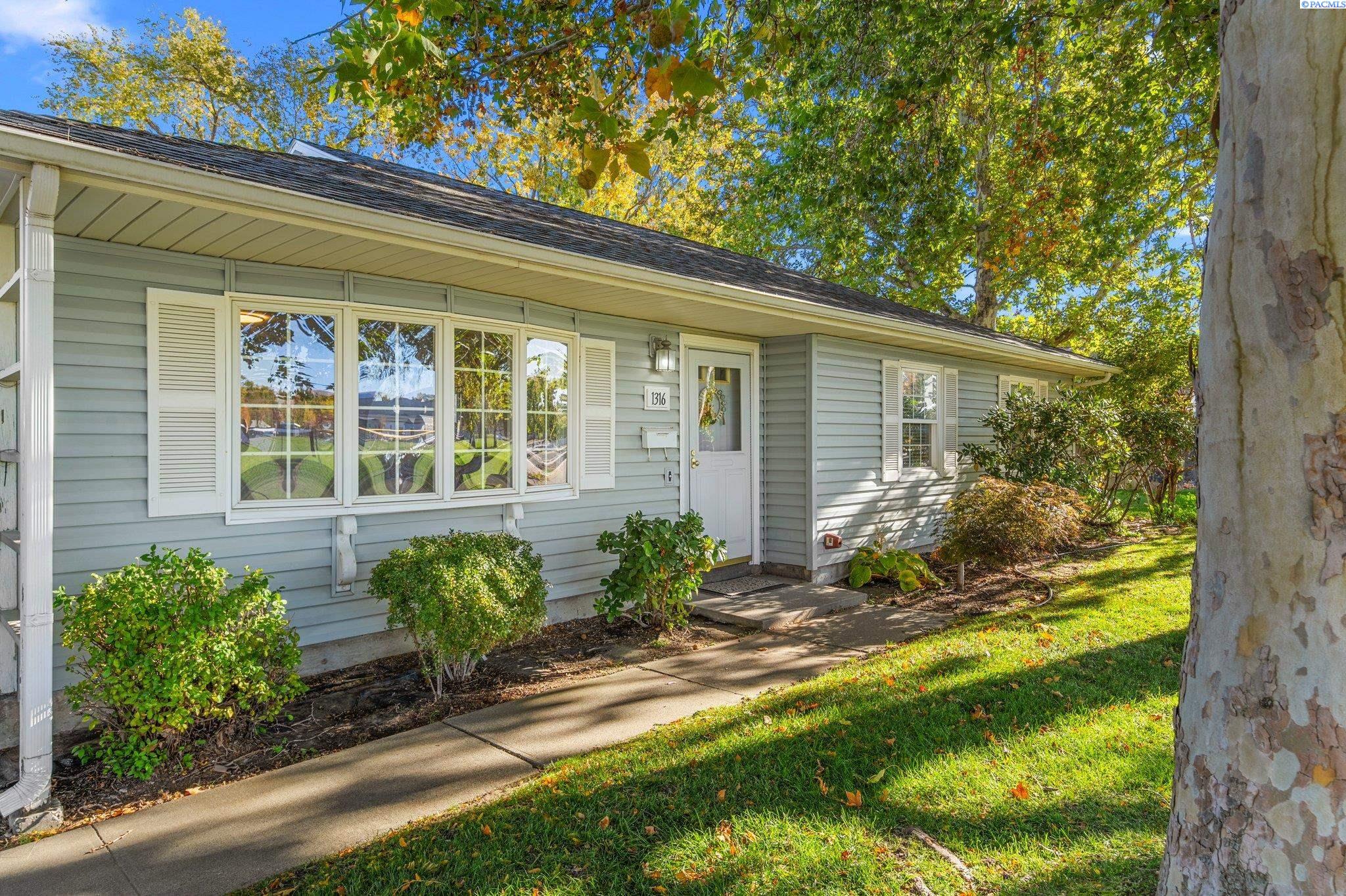 1316 Sacramento Blvd