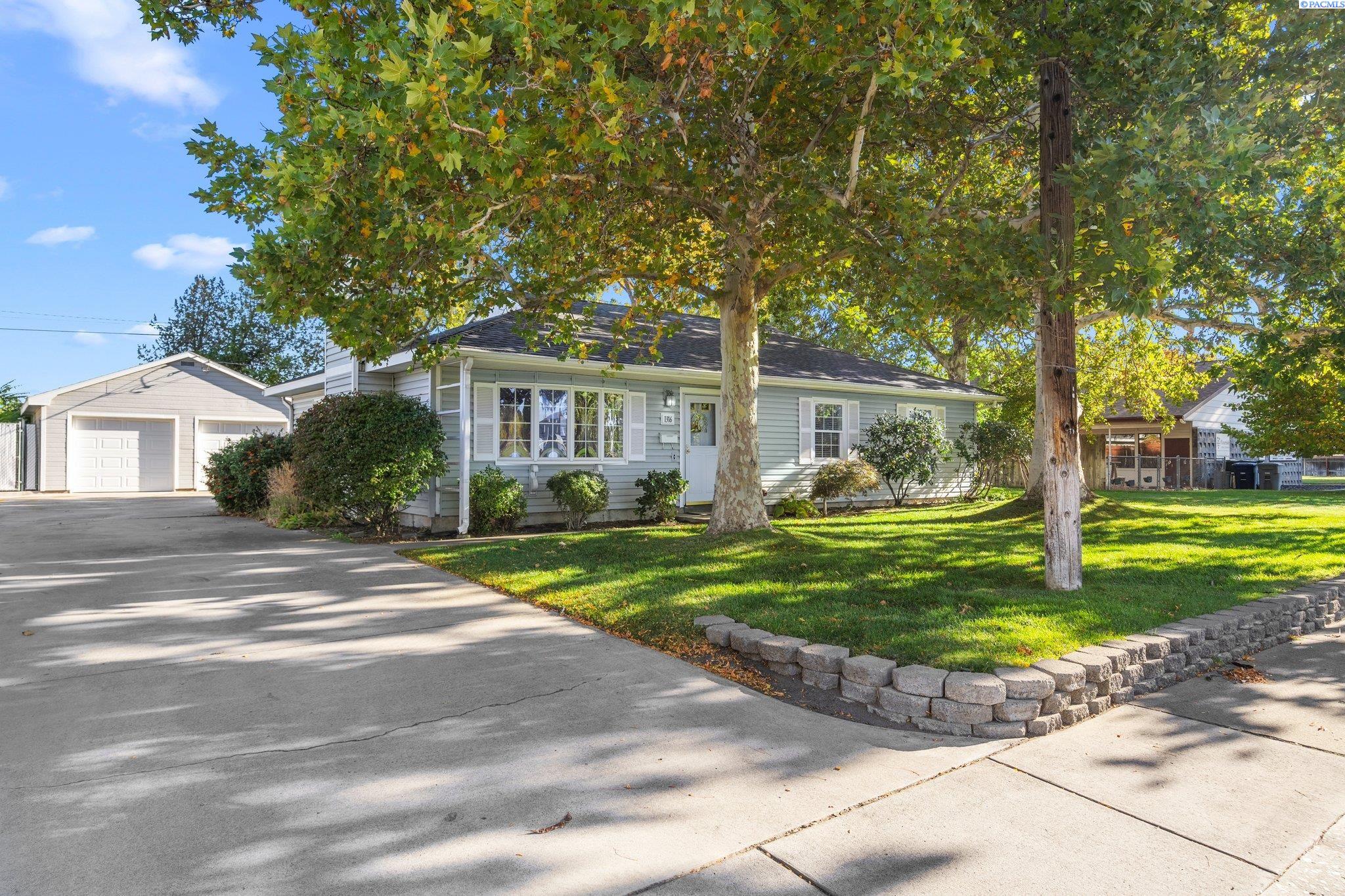 1316 Sacramento Blvd