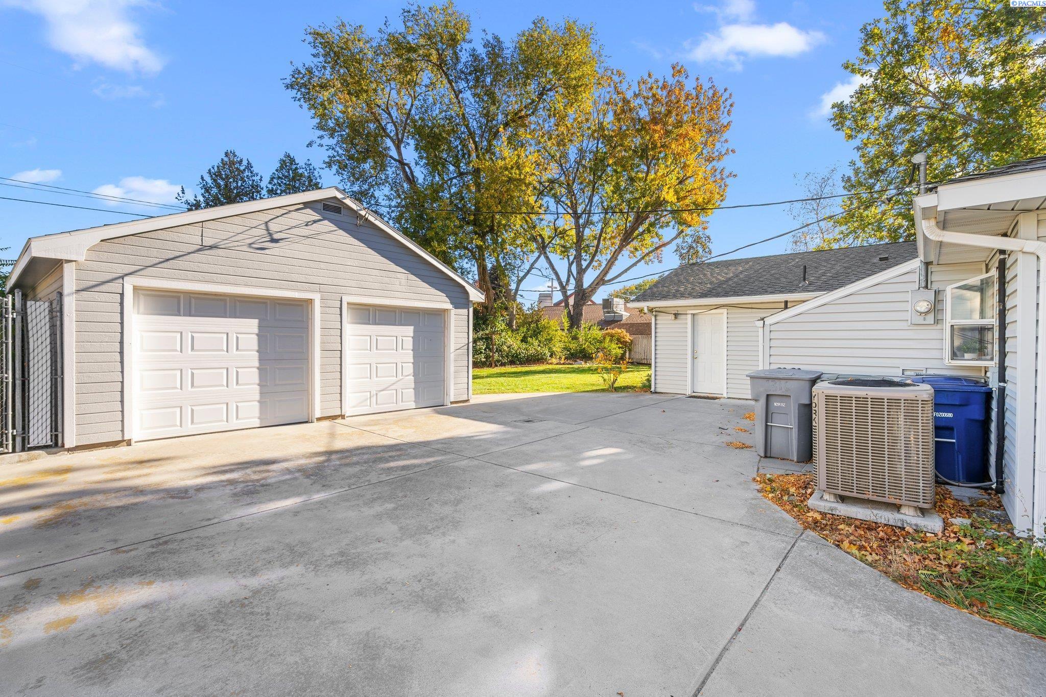 1316 Sacramento Blvd