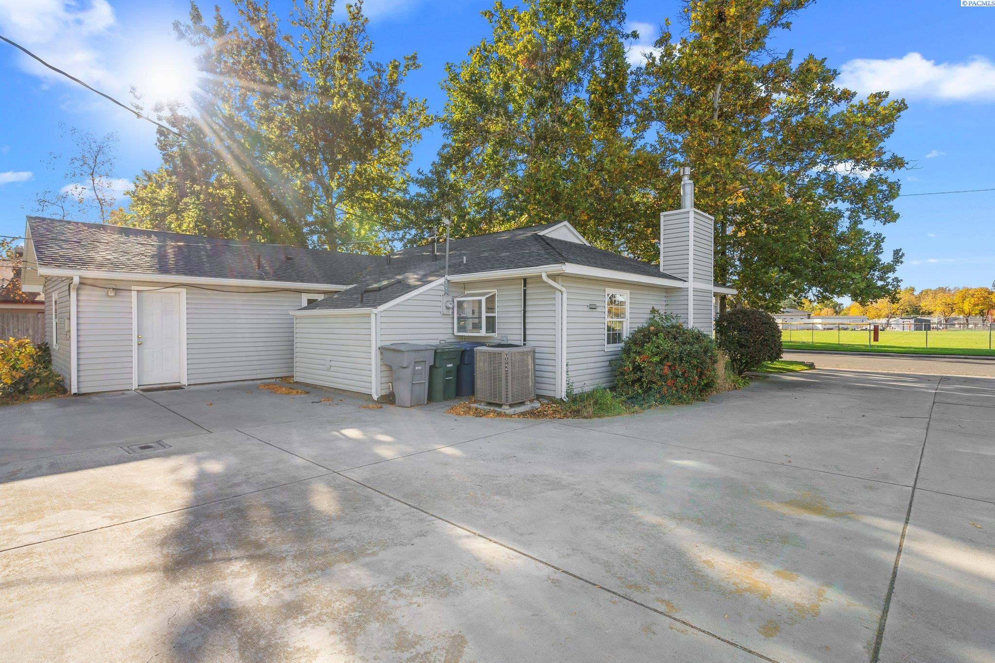 1316 Sacramento Blvd