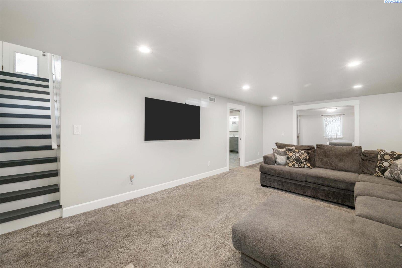 239 Cottonwood Drive