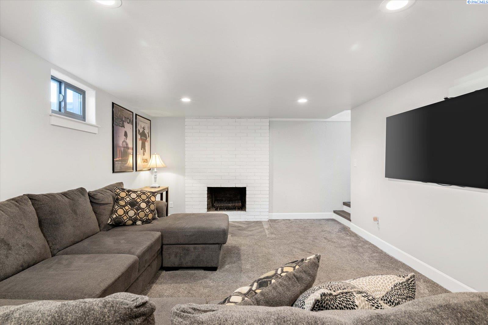 239 Cottonwood Drive