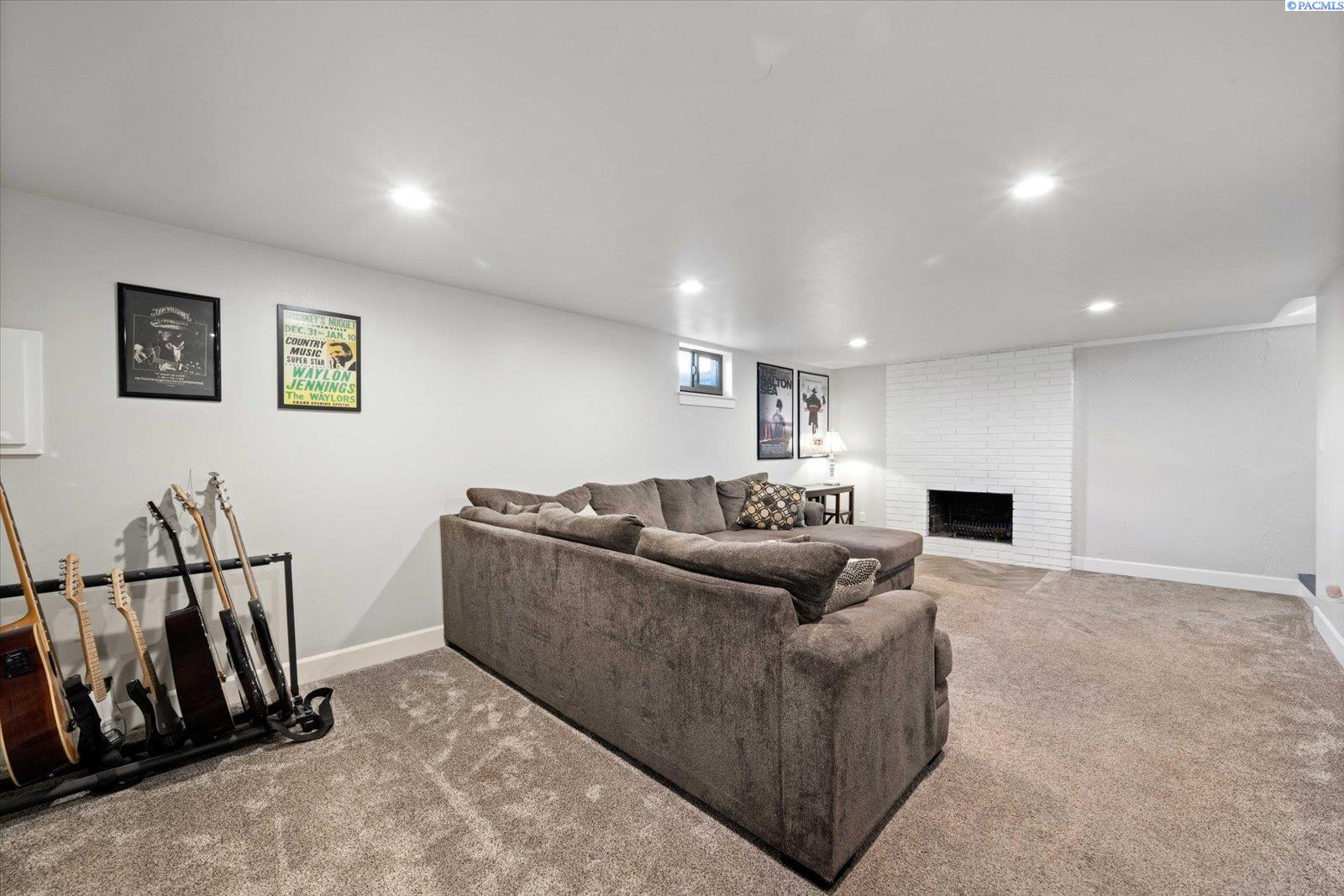 239 Cottonwood Drive