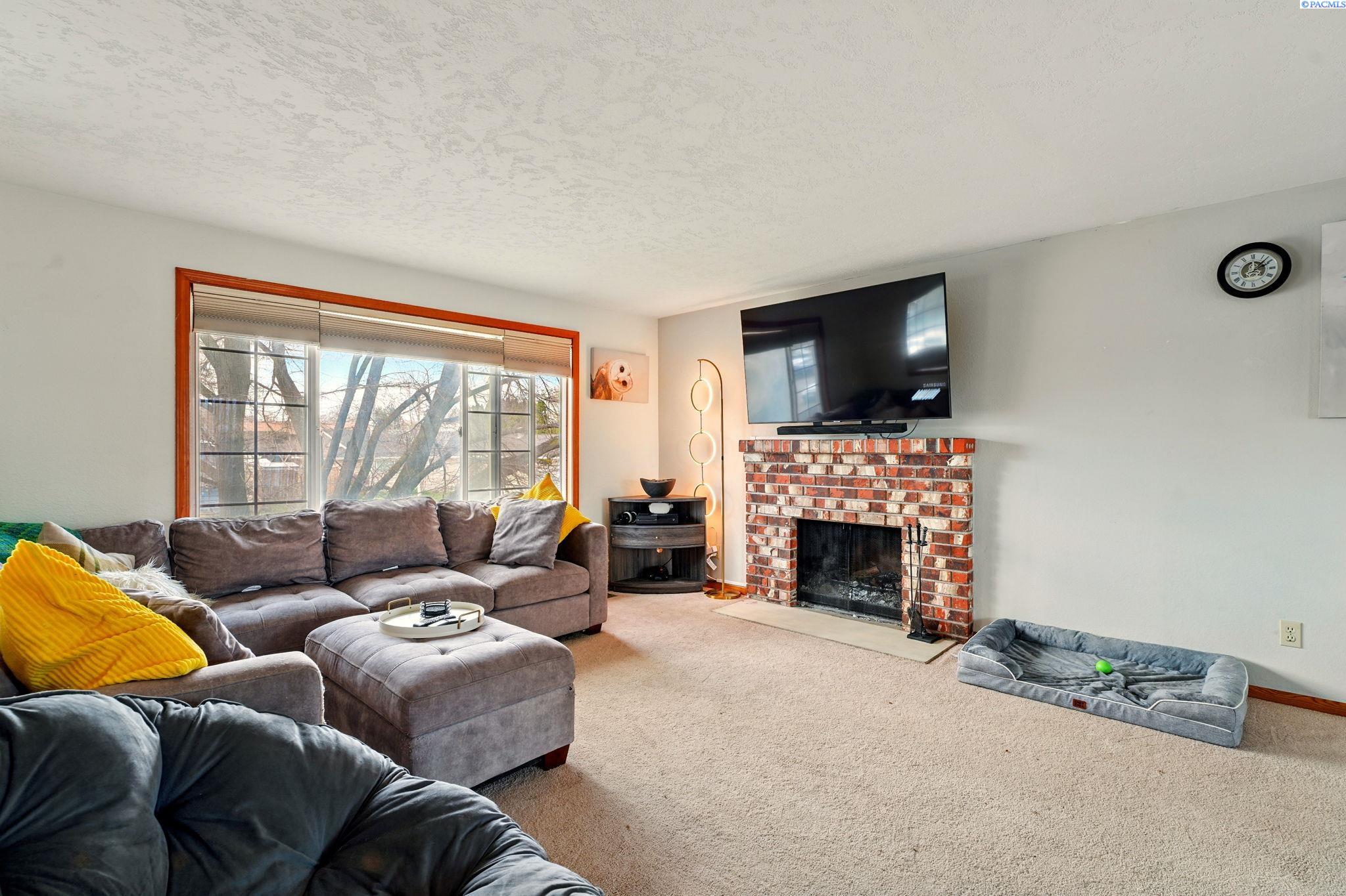 1584 Cimarron Ave