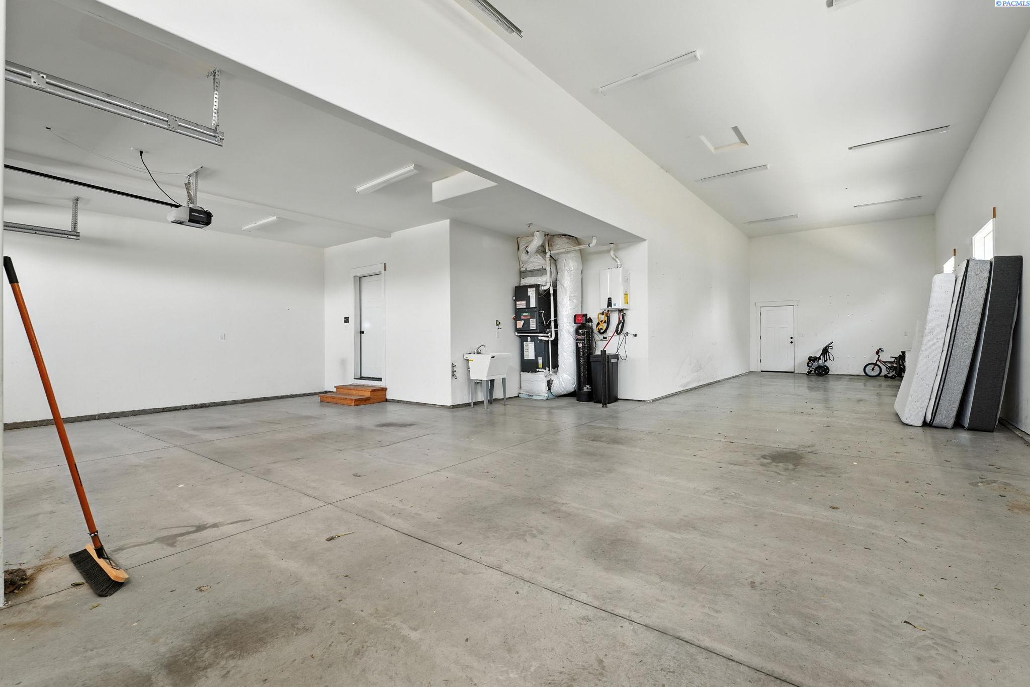 10124 W 16th Pl.