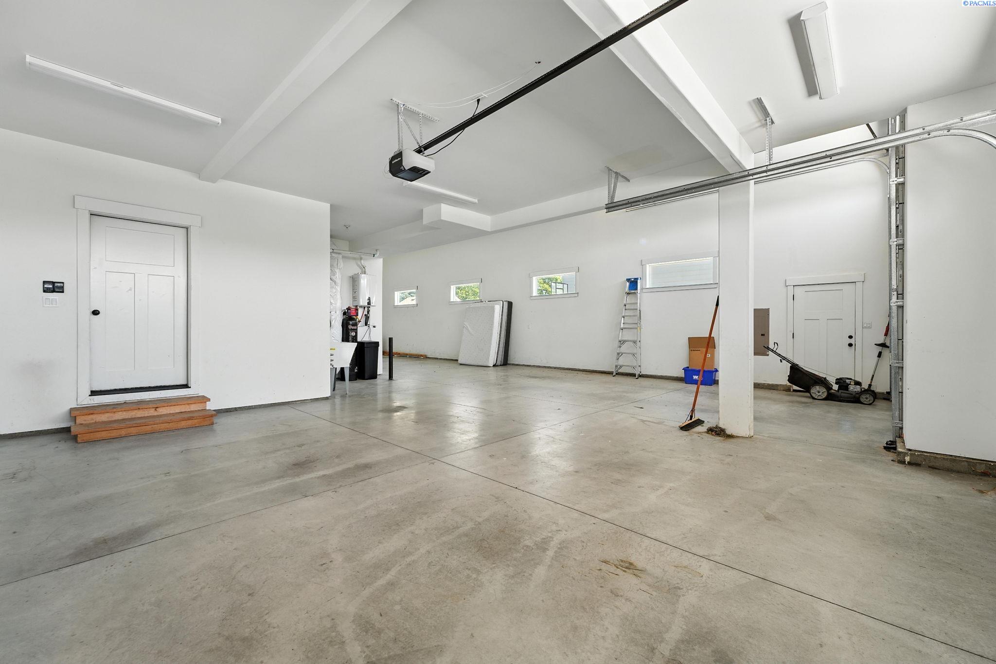 10124 W 16th Pl.