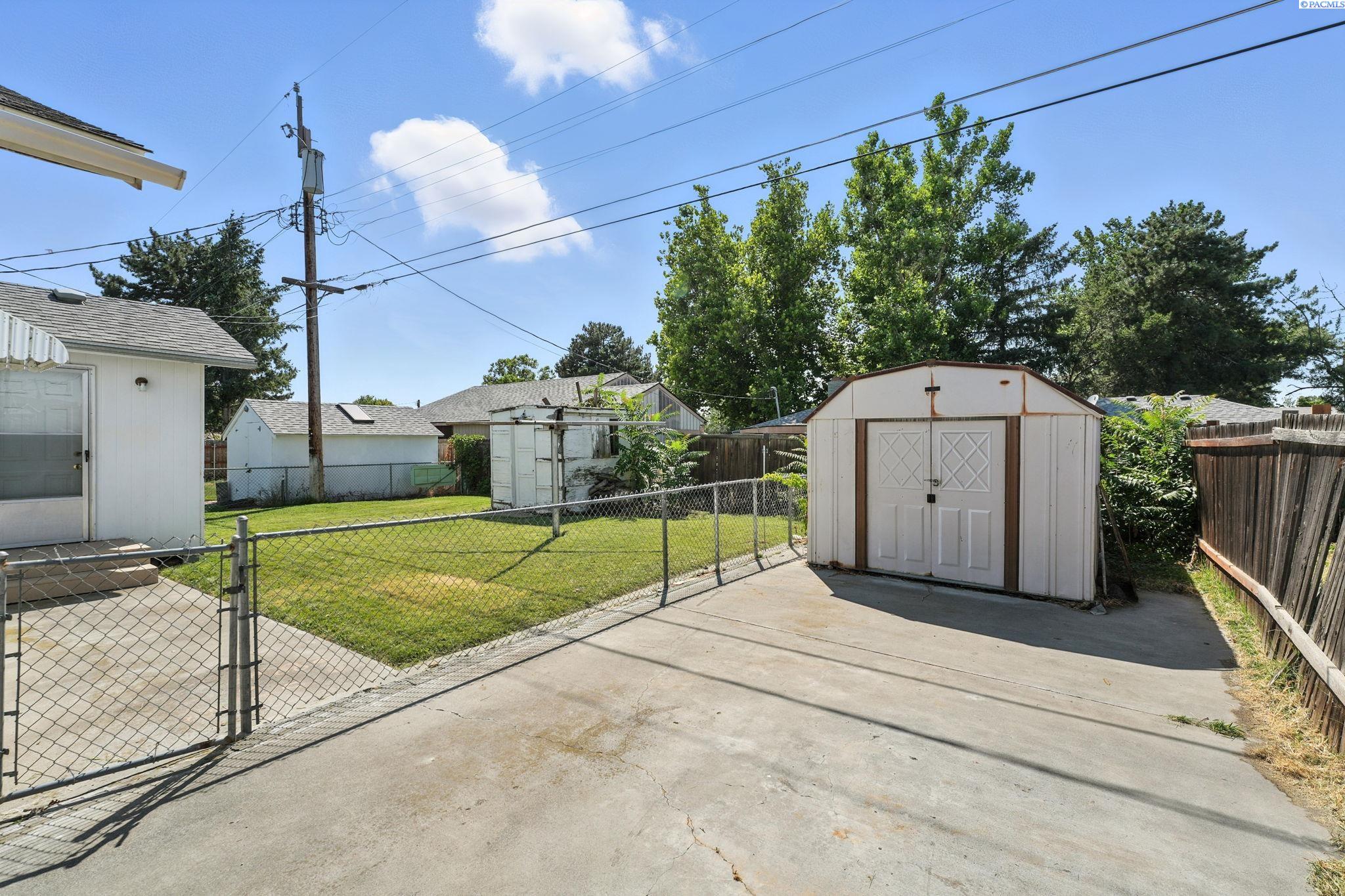 1521 Perkins Ave