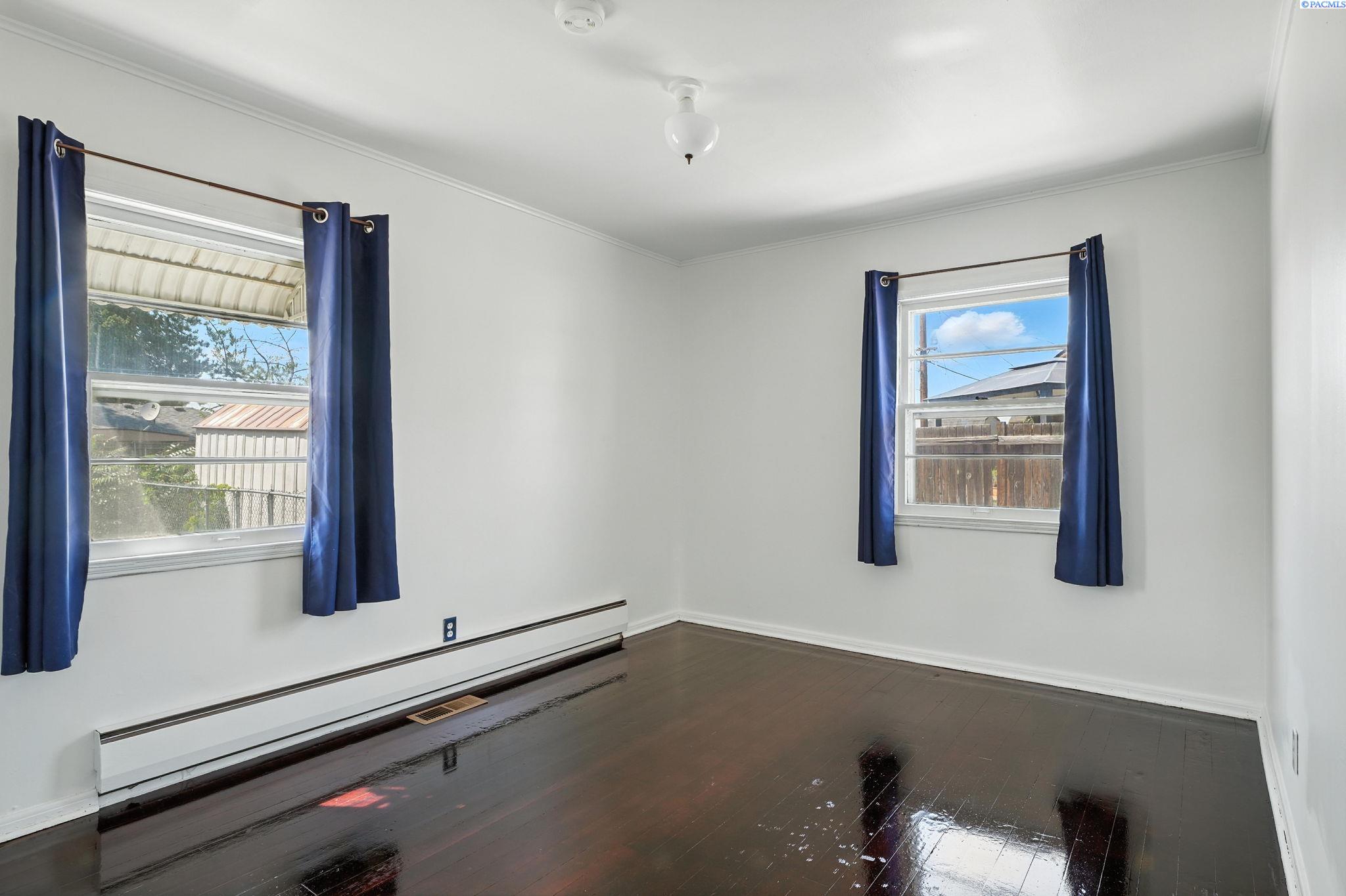 1521 Perkins Ave