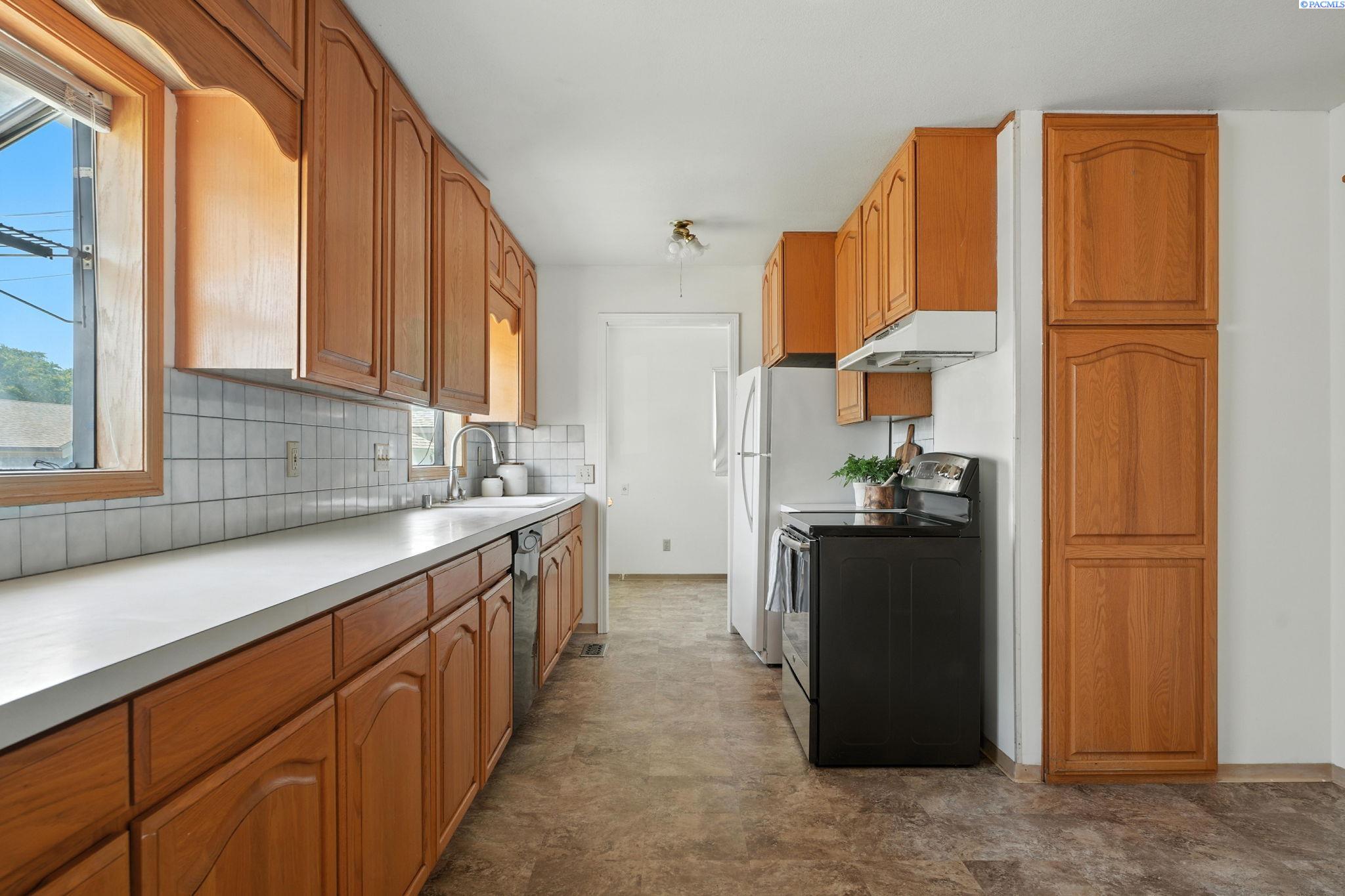 1521 Perkins Ave
