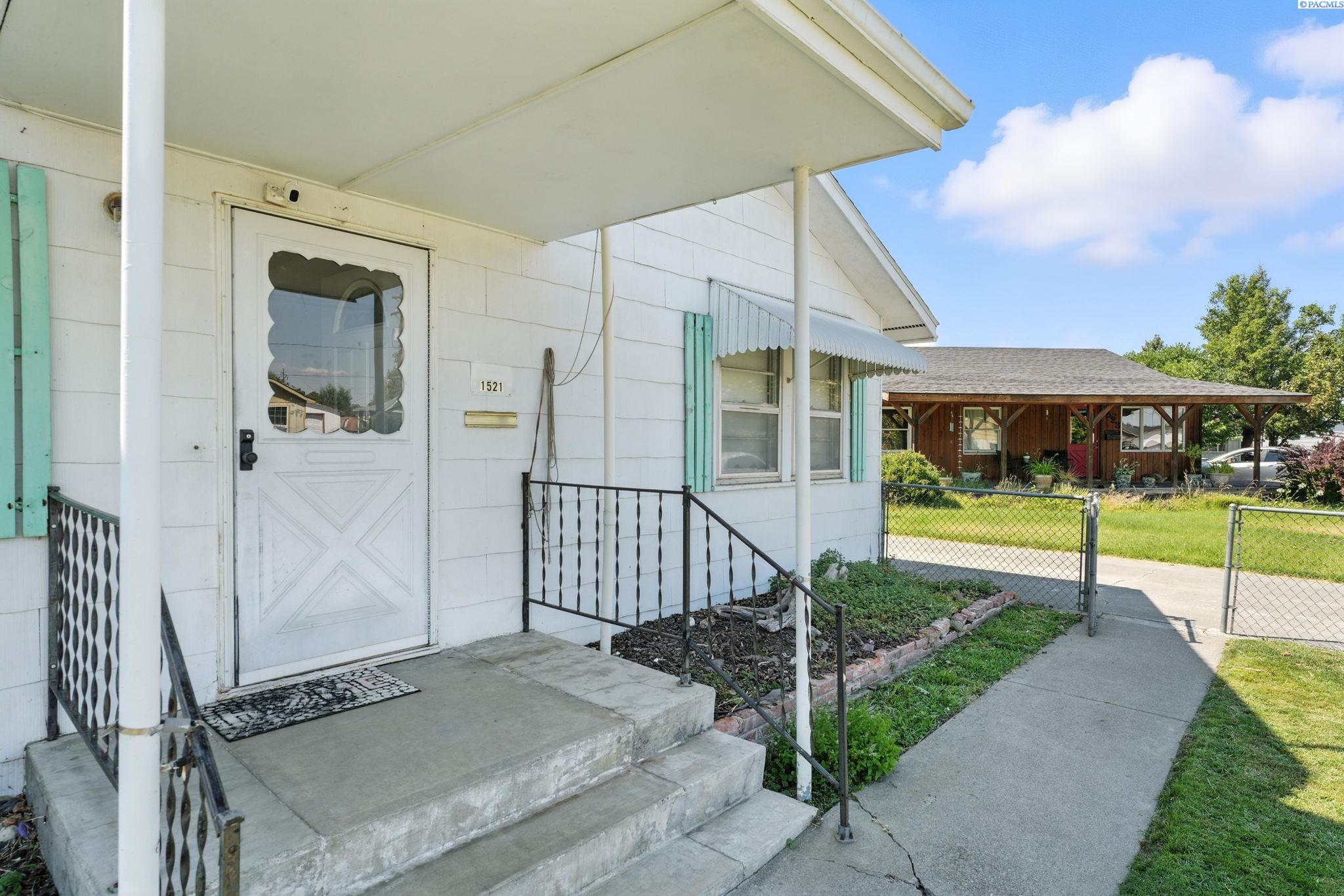 1521 Perkins Ave