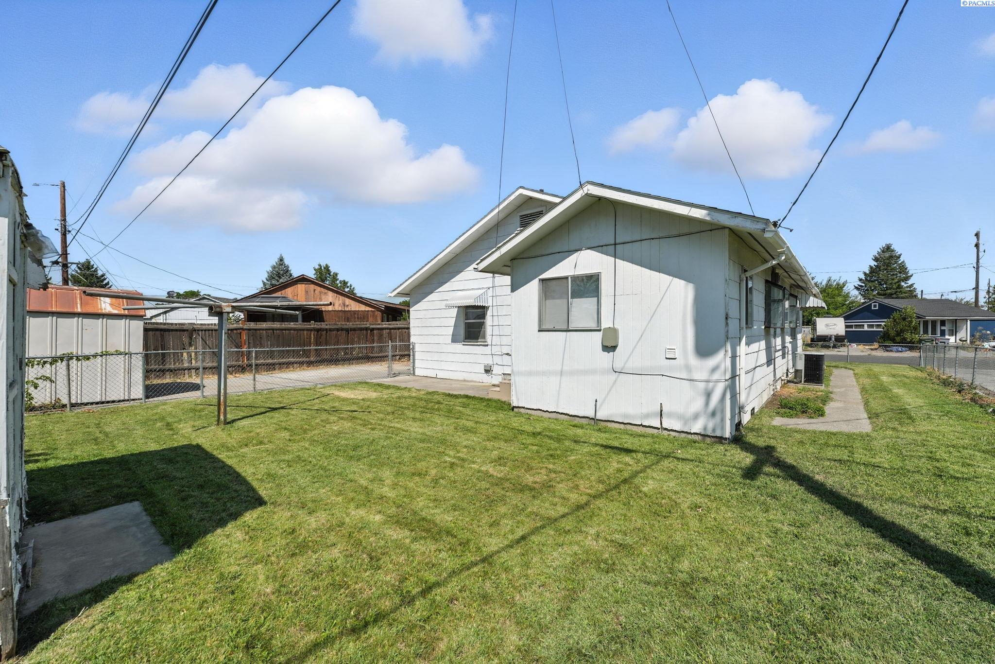 1521 Perkins Ave