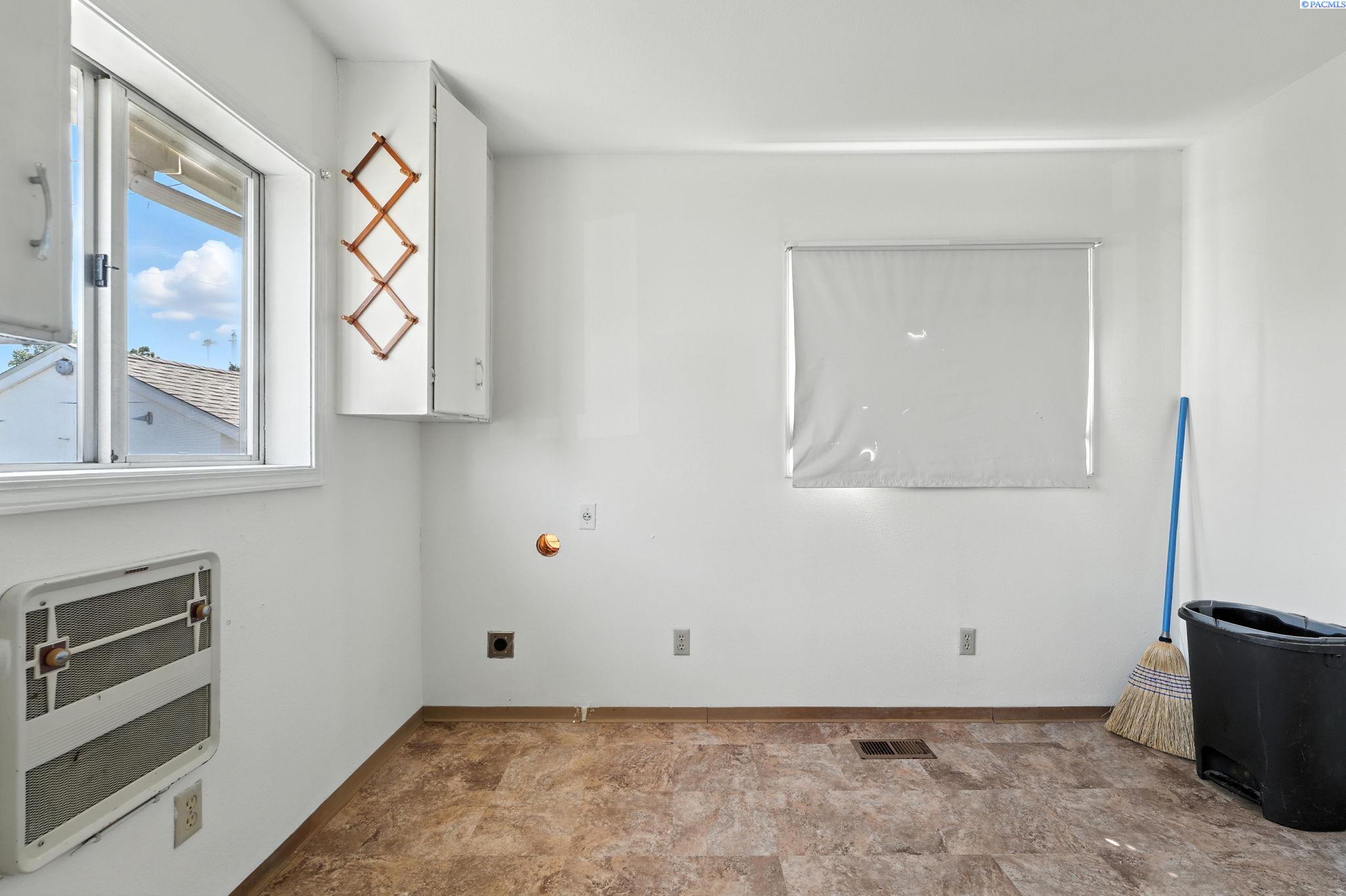 1521 Perkins Ave