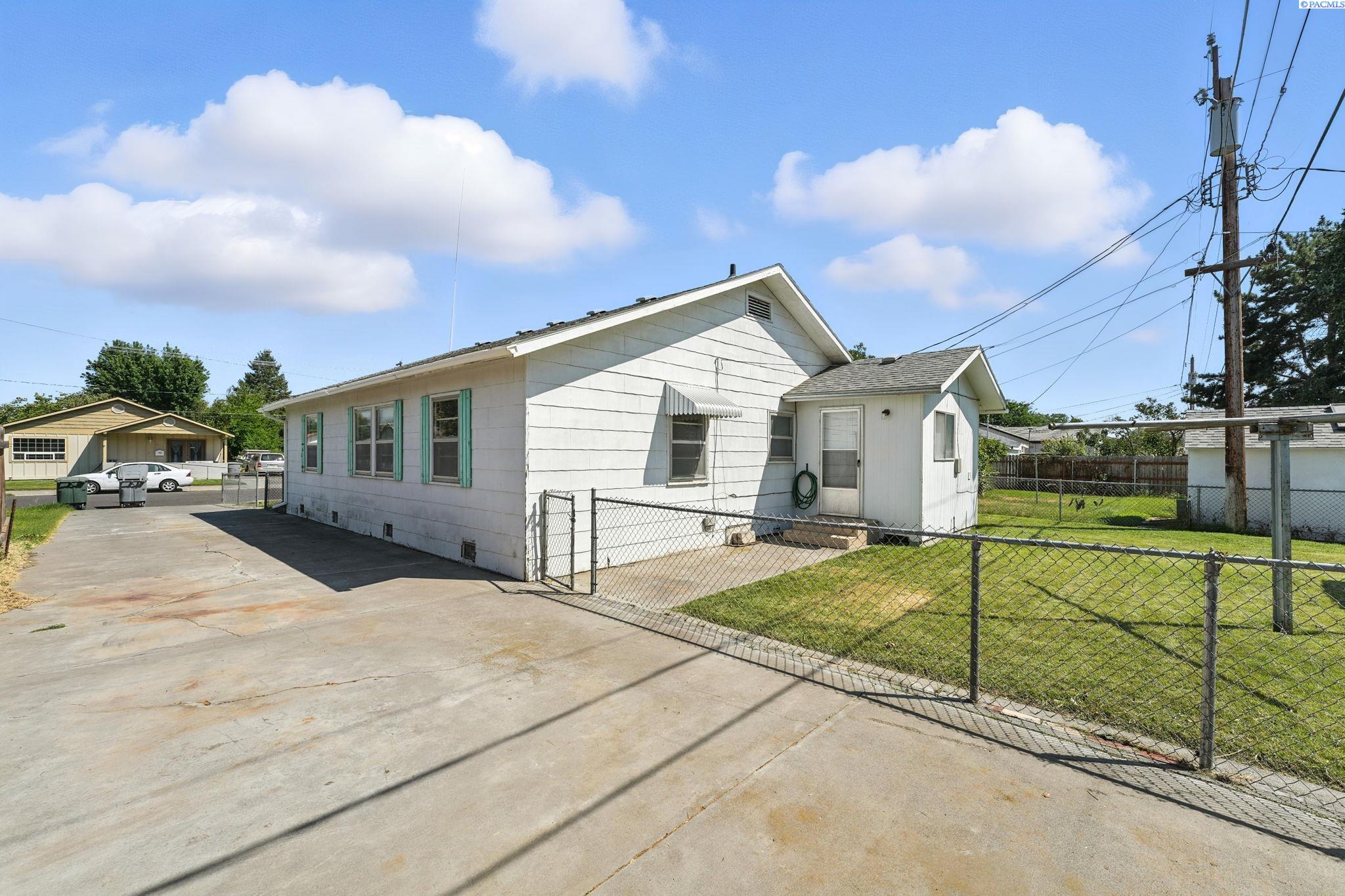 1521 Perkins Ave