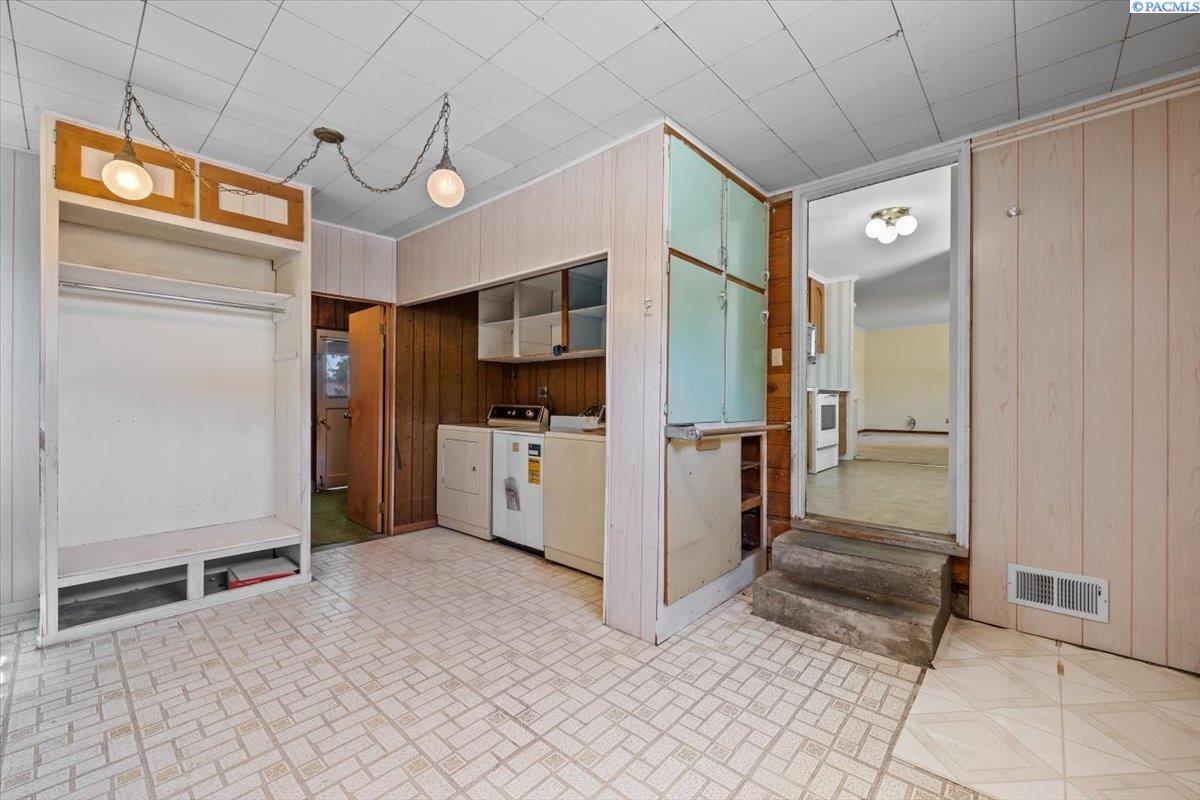 806 S Fruitland