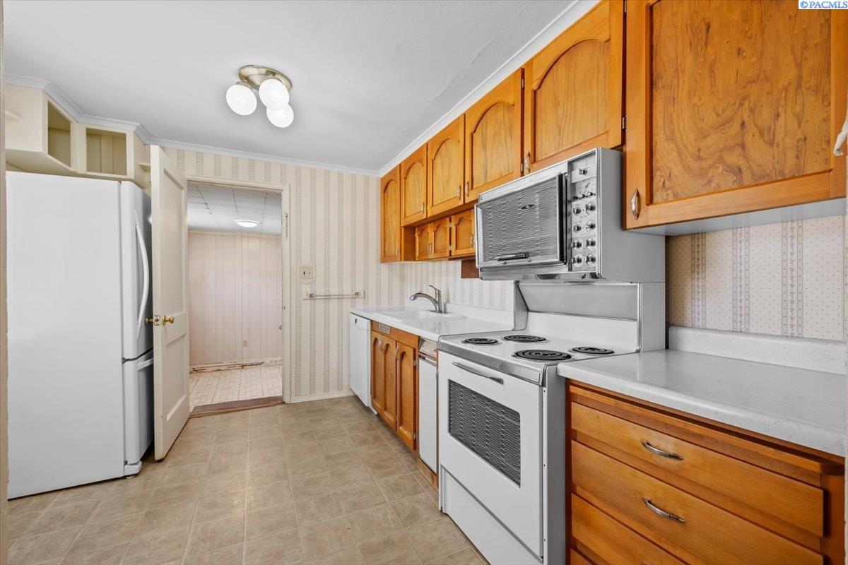 806 S Fruitland