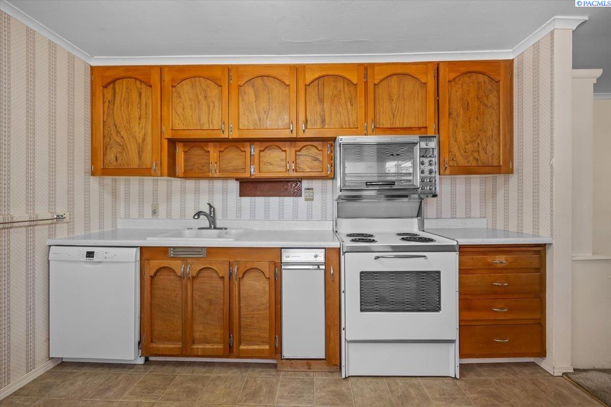 806 S Fruitland