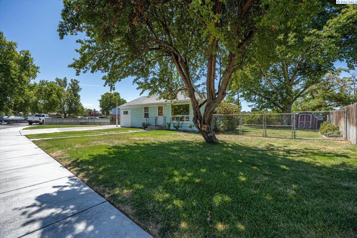806 S Fruitland