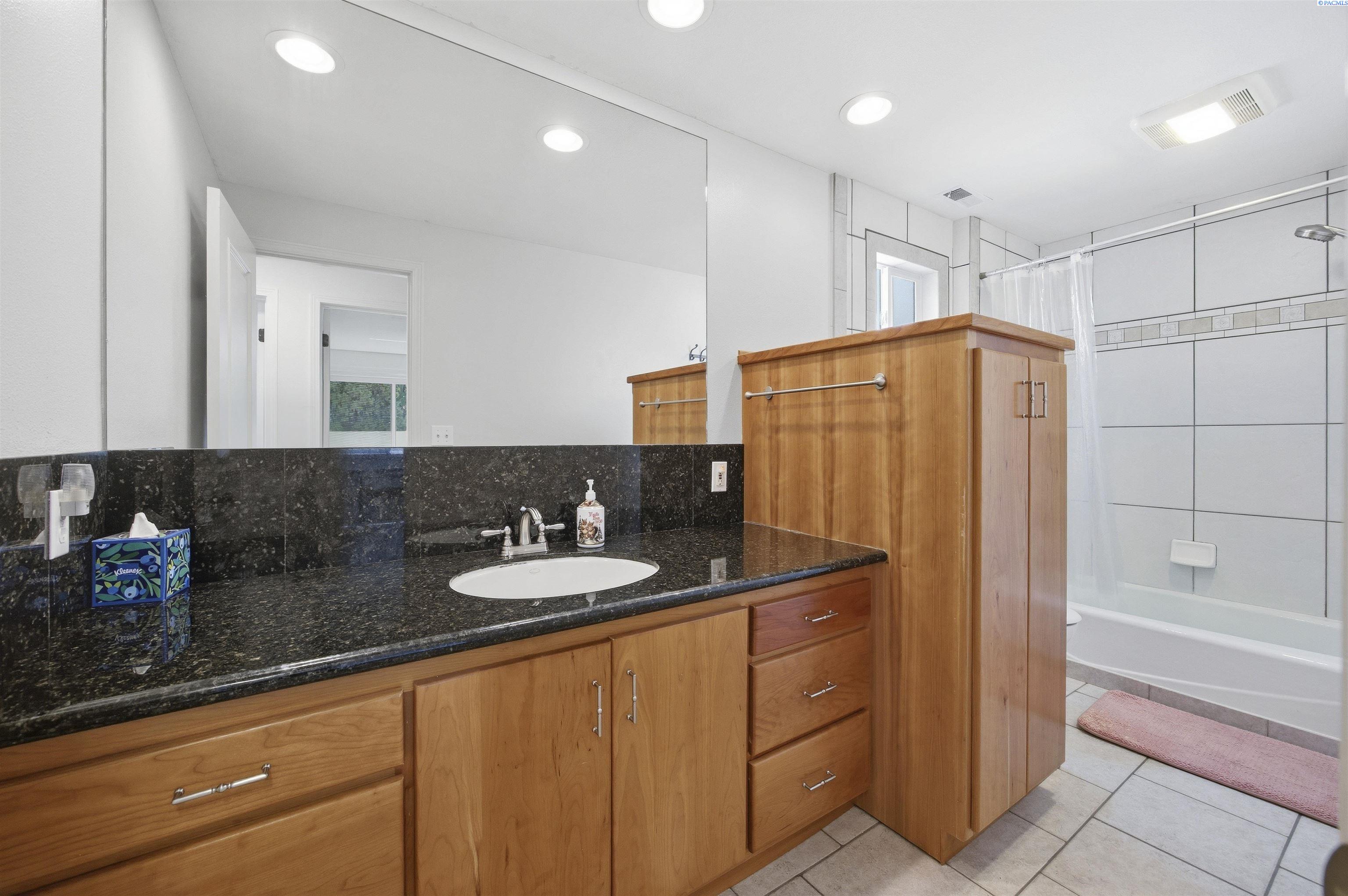 2335 Snohomish Ave