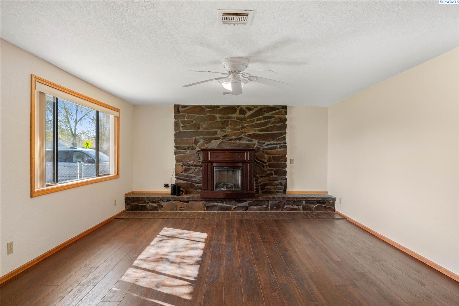 1211 Birch Ave